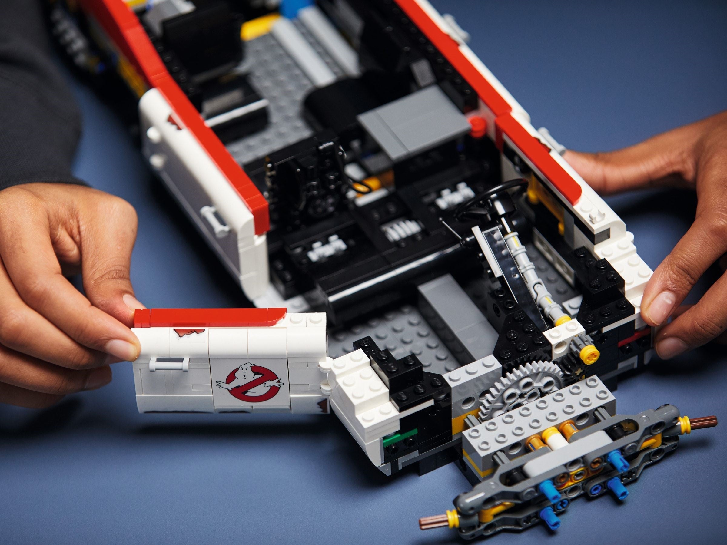 Ghostbusters ECTO-1 10274 | Icons | LEGO – image 5