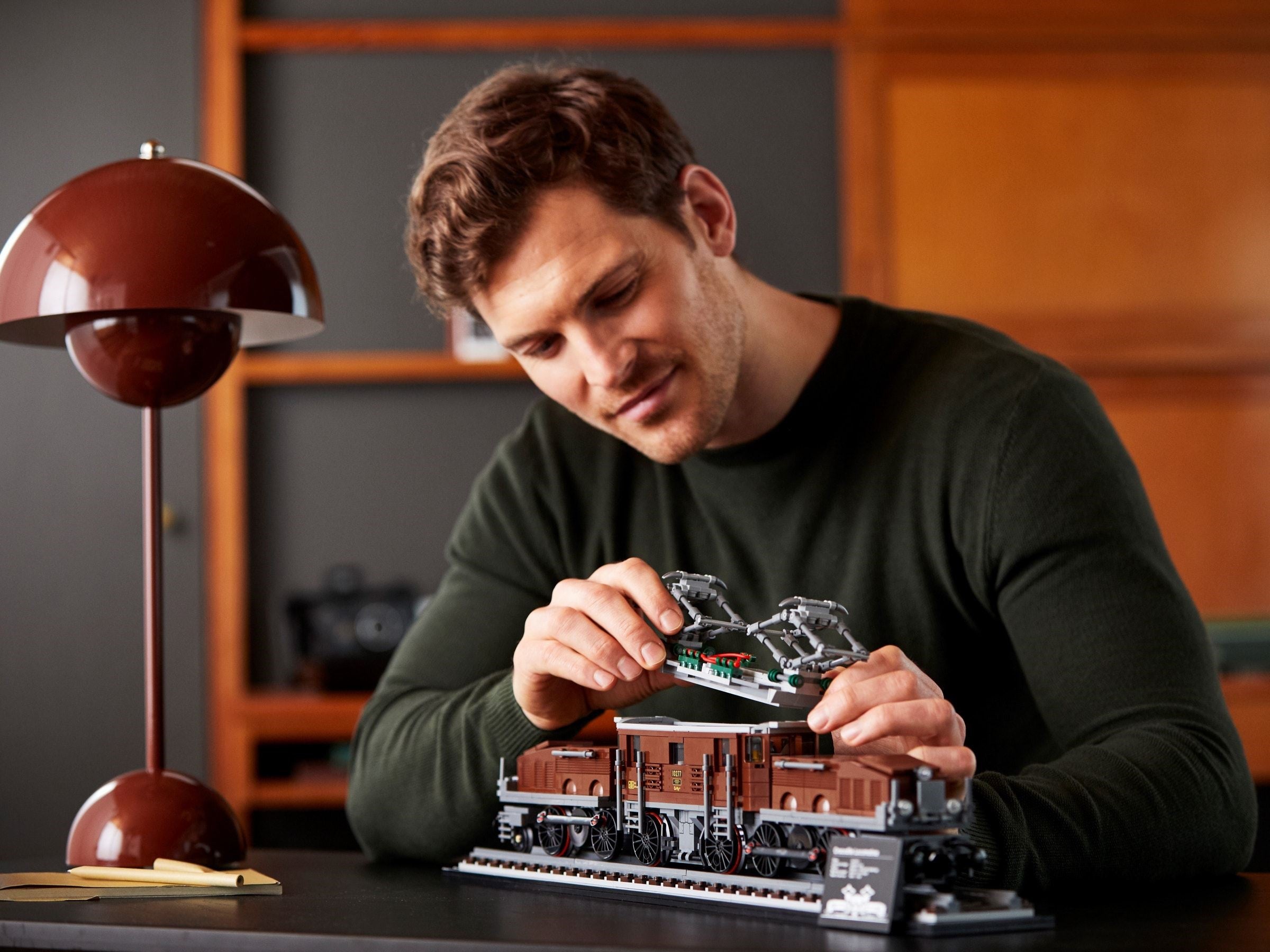 Crocodile Locomotive 10277 | Icons | LEGO – image 20