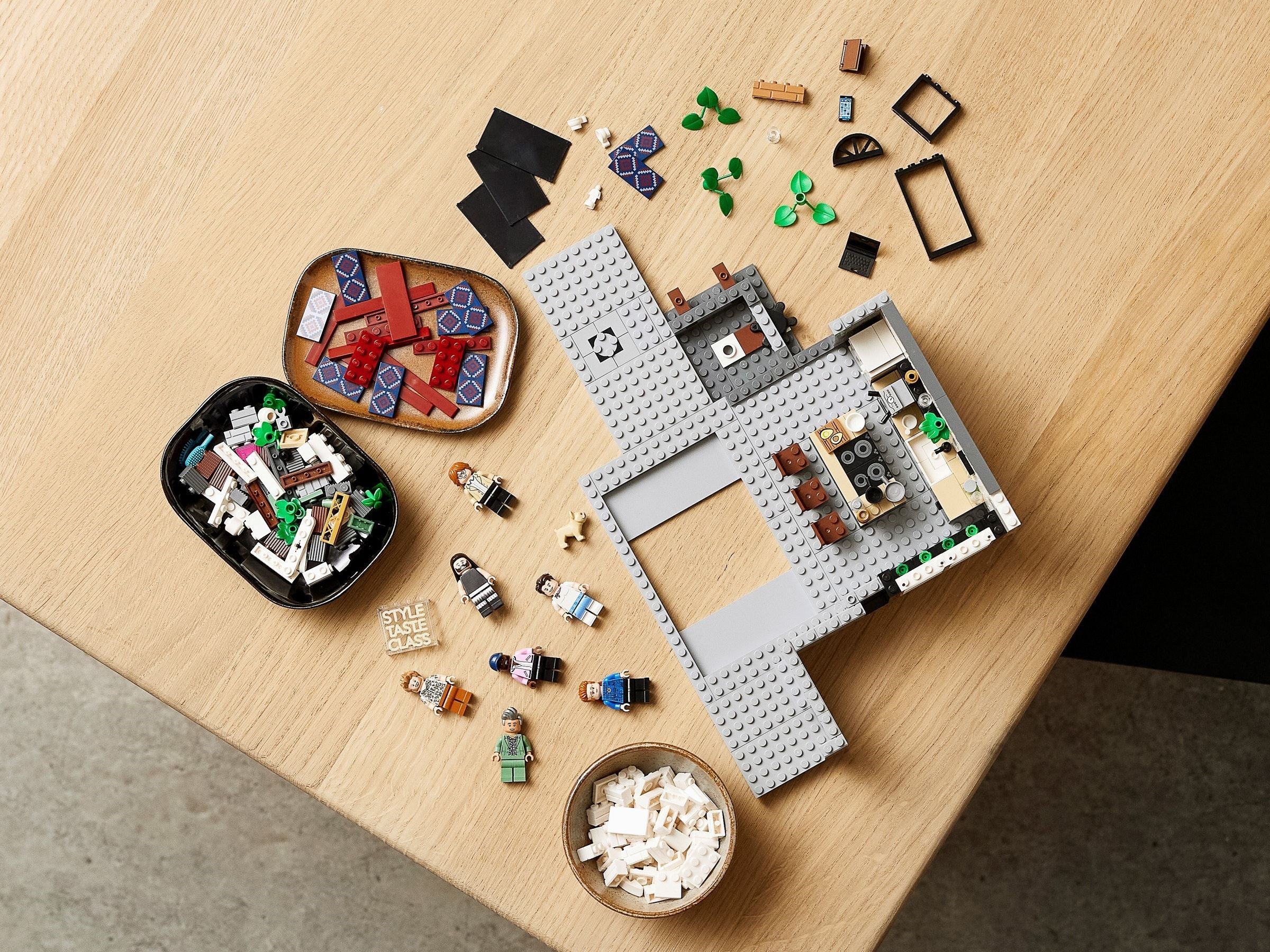 Queer Eye – The Fab 5 Loft 10291 | Icons | LEGO – image 18