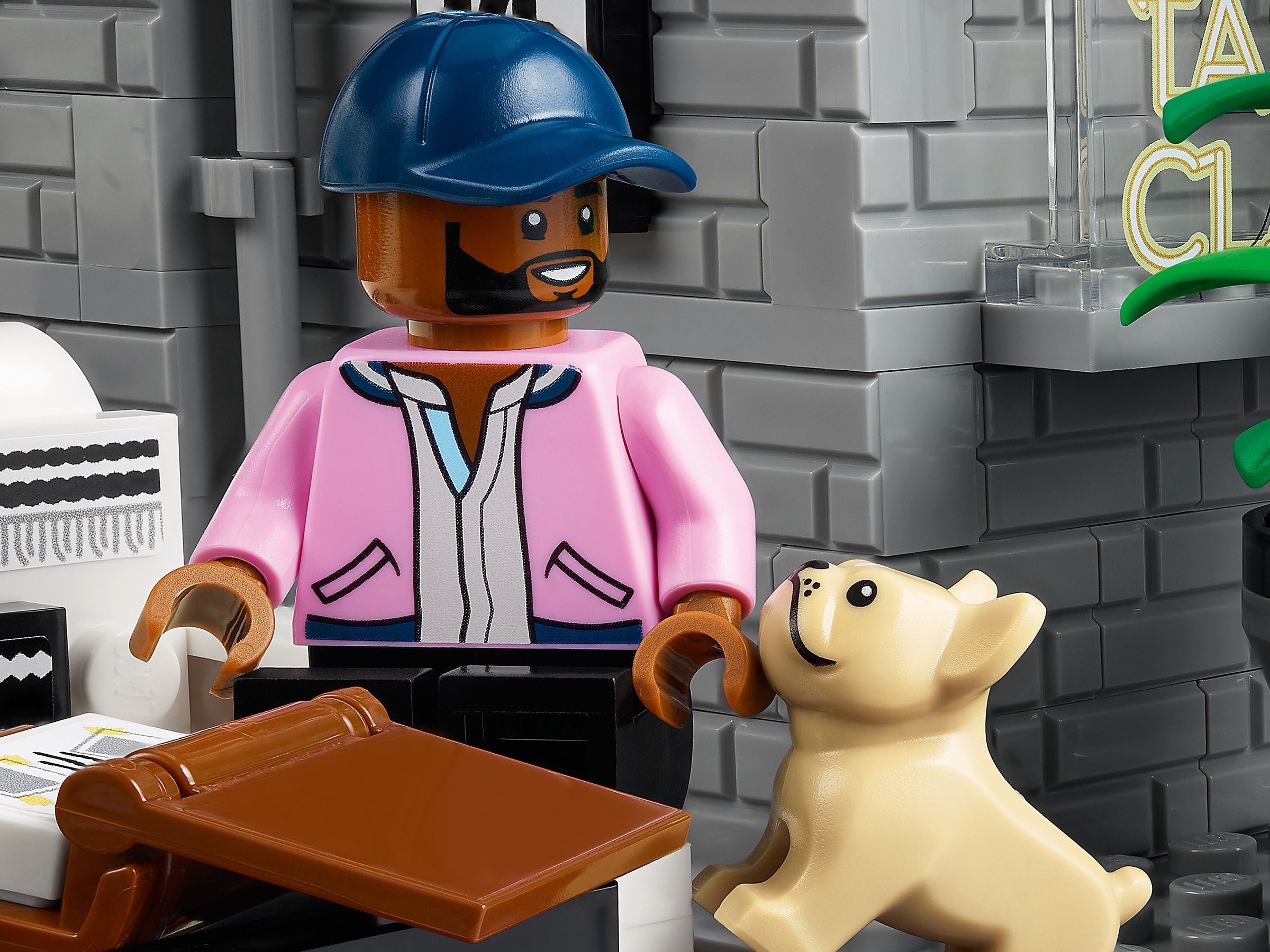 Queer Eye – The Fab 5 Loft 10291 | Icons | LEGO – image 25