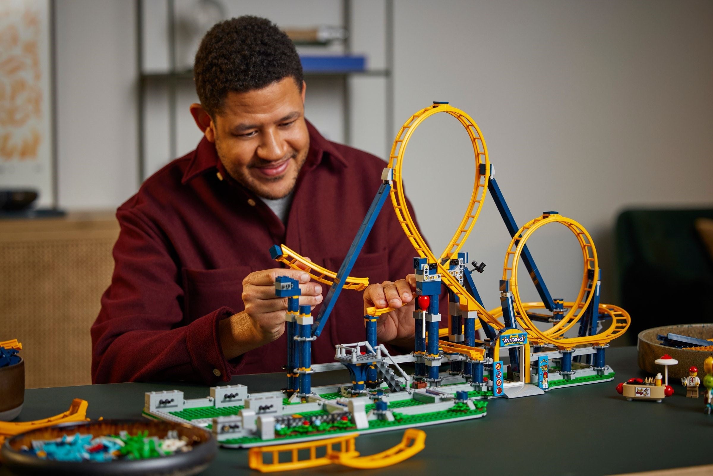 Loop Coaster 10303 | Icons | LEGO – image 3