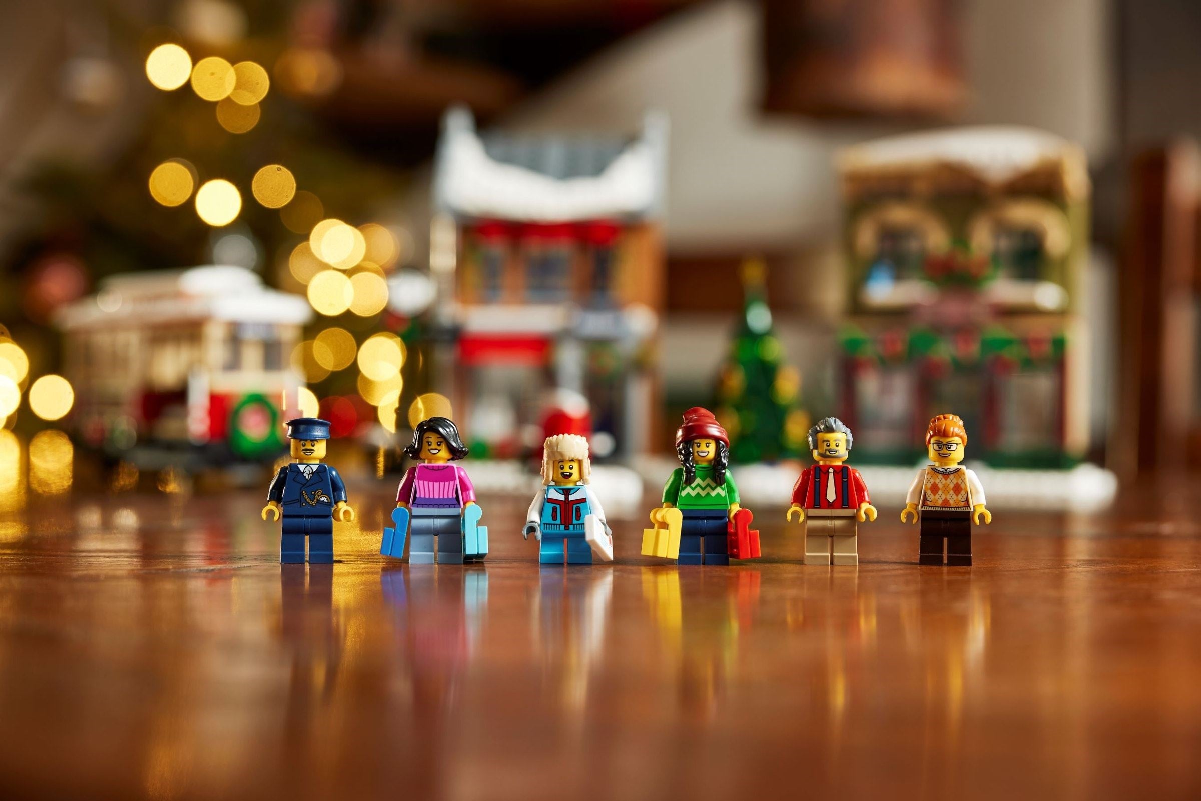 Holiday Main Street 10308 | Icons | LEGO – image 3