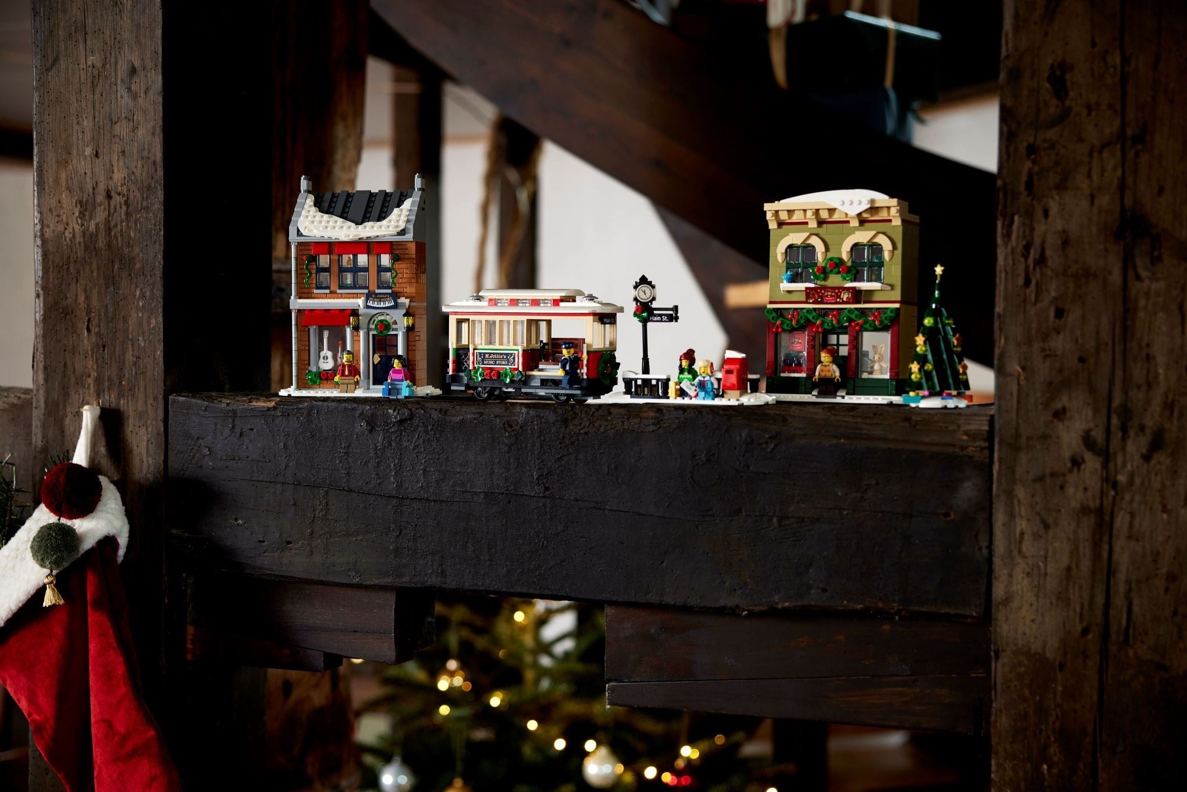Holiday Main Street 10308 | Icons | LEGO – image 4