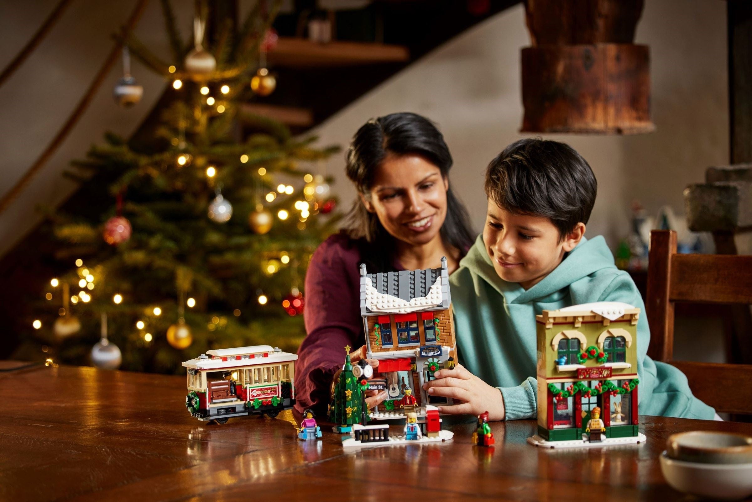 Holiday Main Street 10308 | Icons | LEGO – image 13