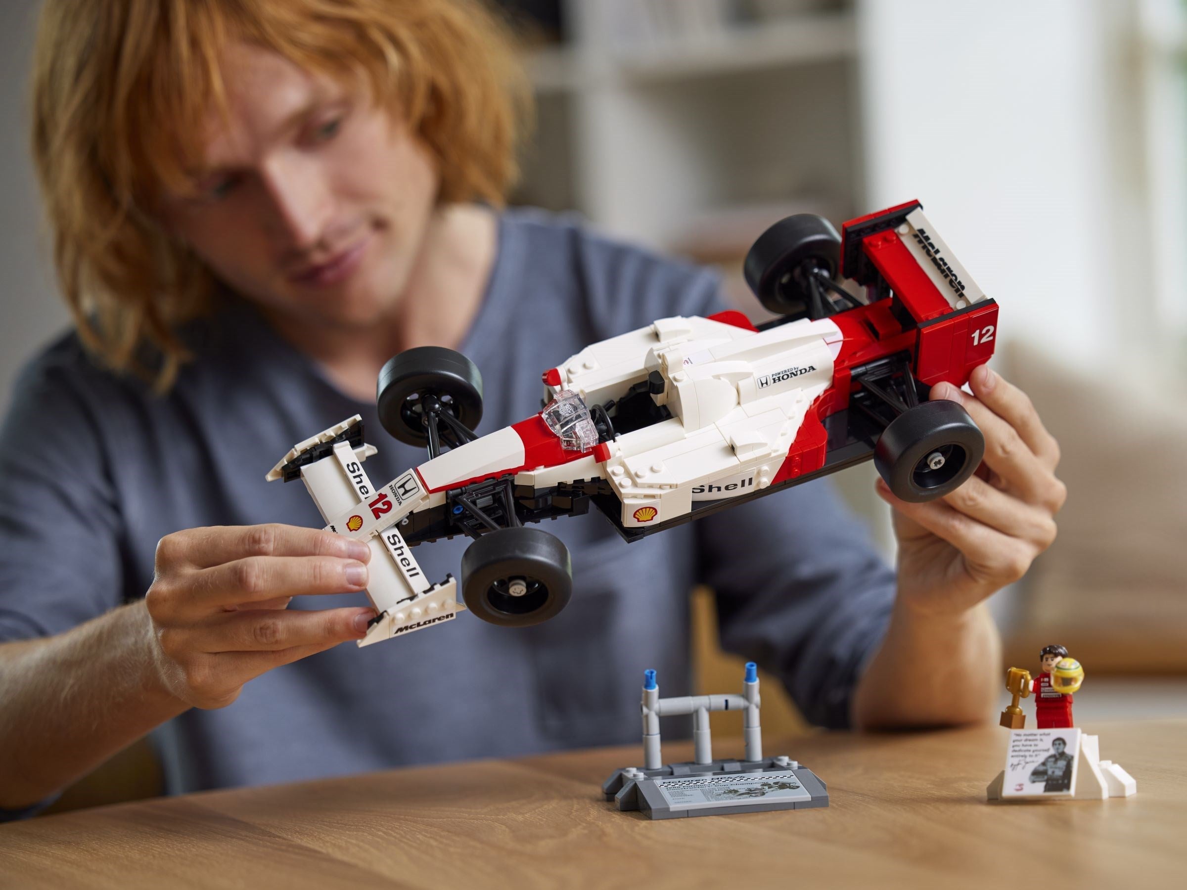 McLaren MP4/4 & Ayrton Senna 10330 | Icons | LEGO – image 8
