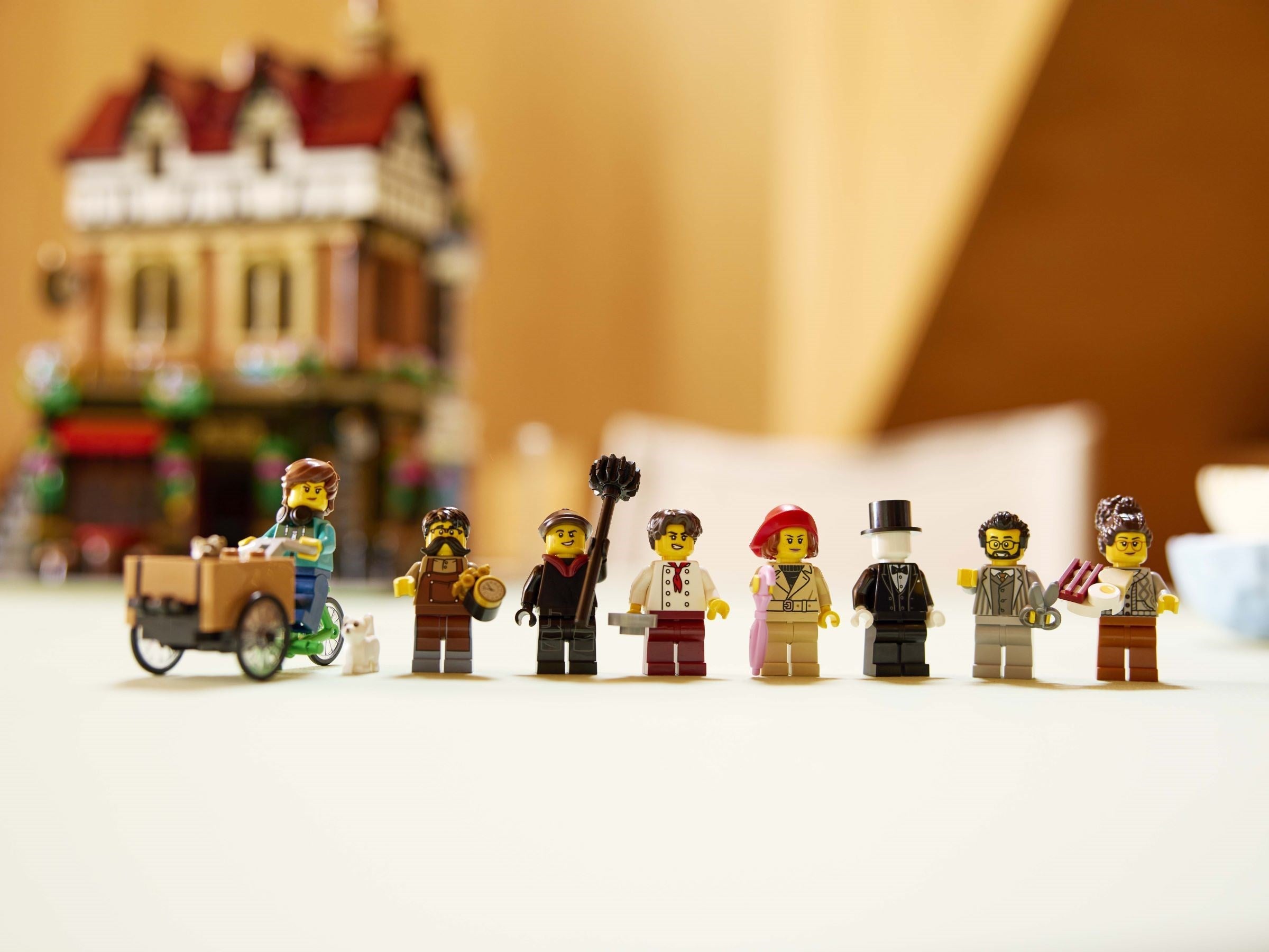 Tudor Corner 10350 | Icons | LEGO – image 5