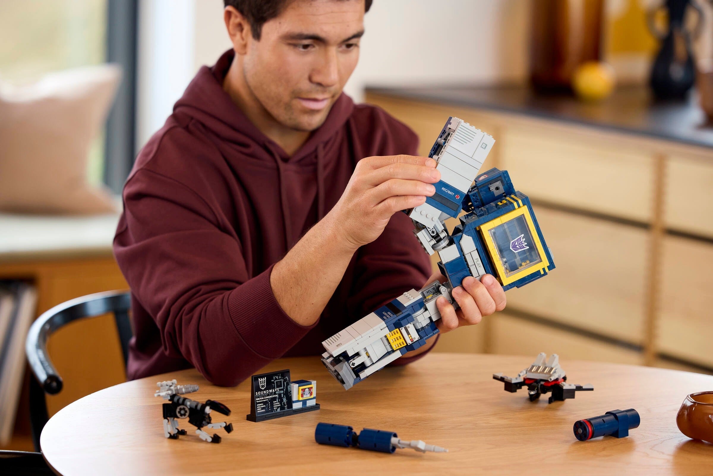 Transformers: Soundwave 10358 | Icons | LEGO – image 6