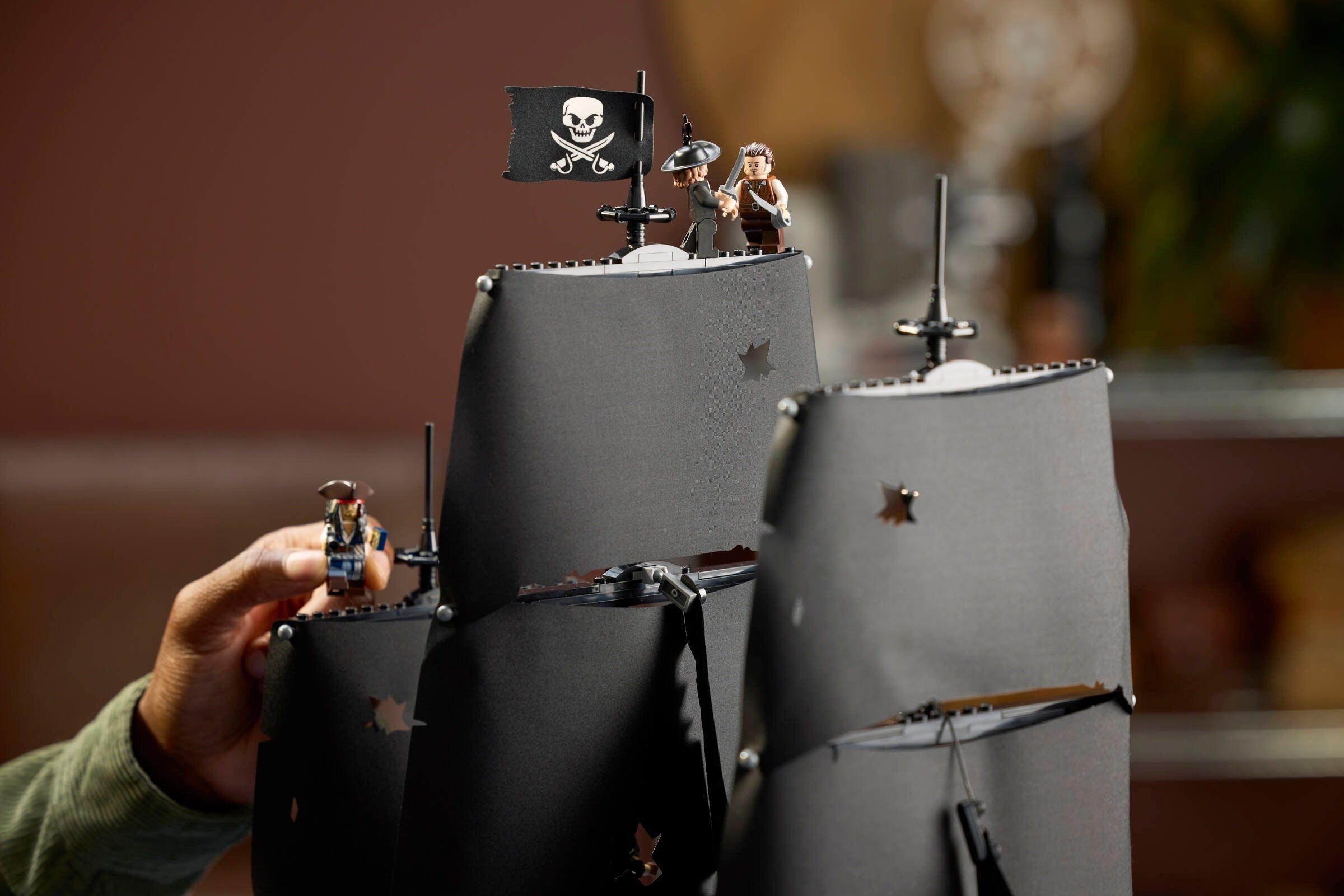 Captain Jack Sparrow's Pirate Ship 10365 | Icons | LEGO – image 6