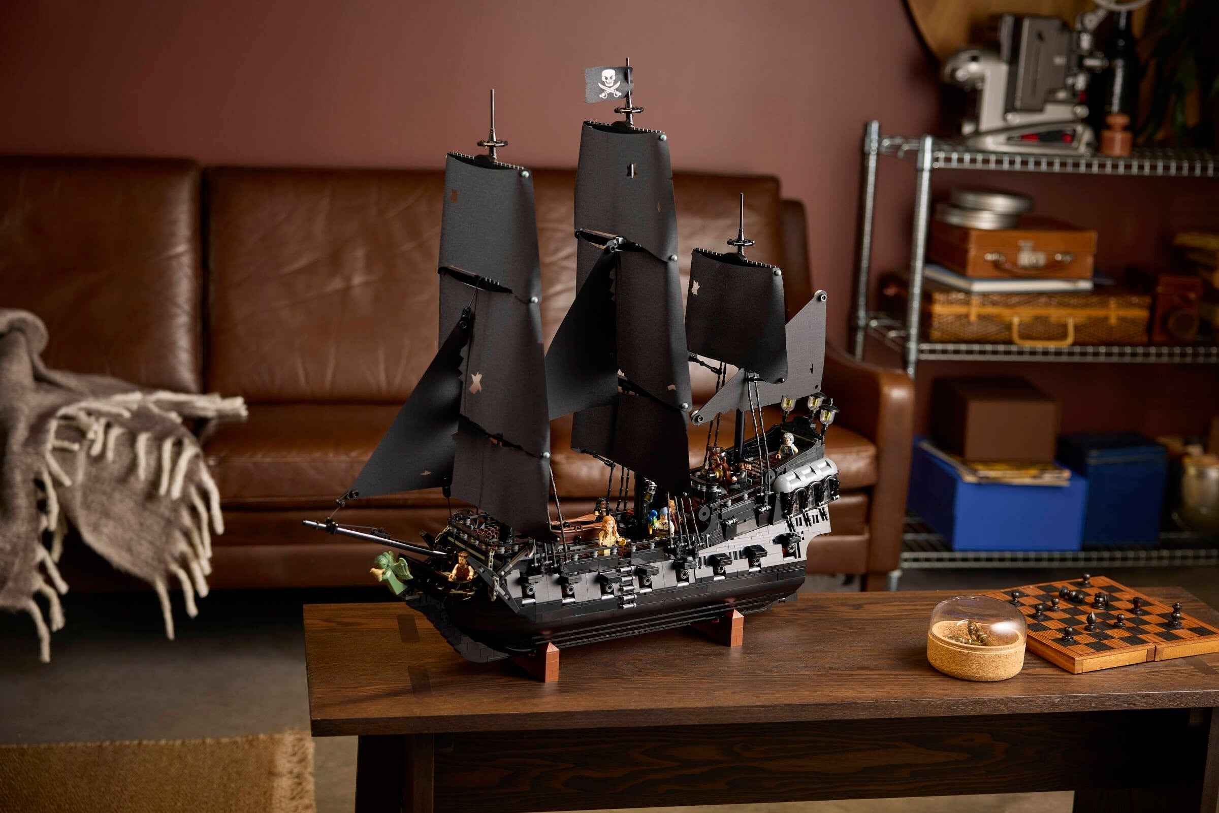 Captain Jack Sparrow's Pirate Ship 10365 | Icons | LEGO – image 12