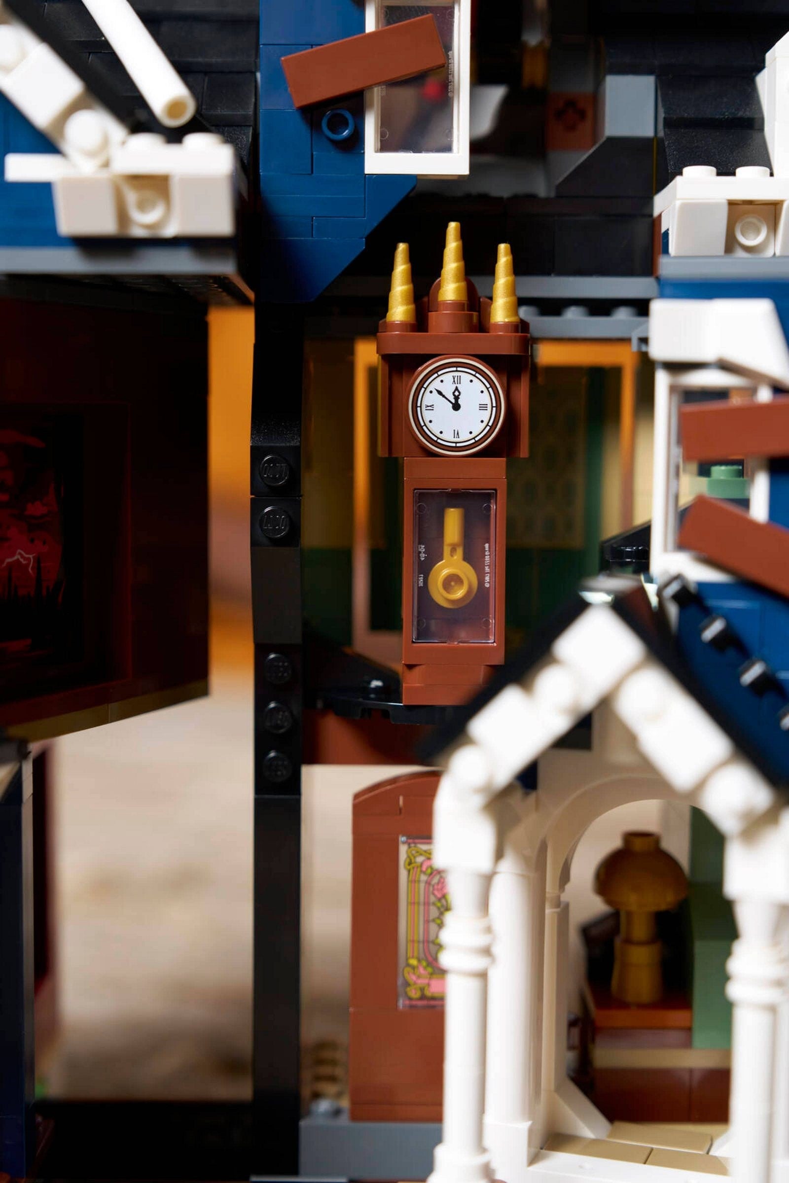 Stranger Things: The Creel House 11370 | Icons | LEGO – image 5