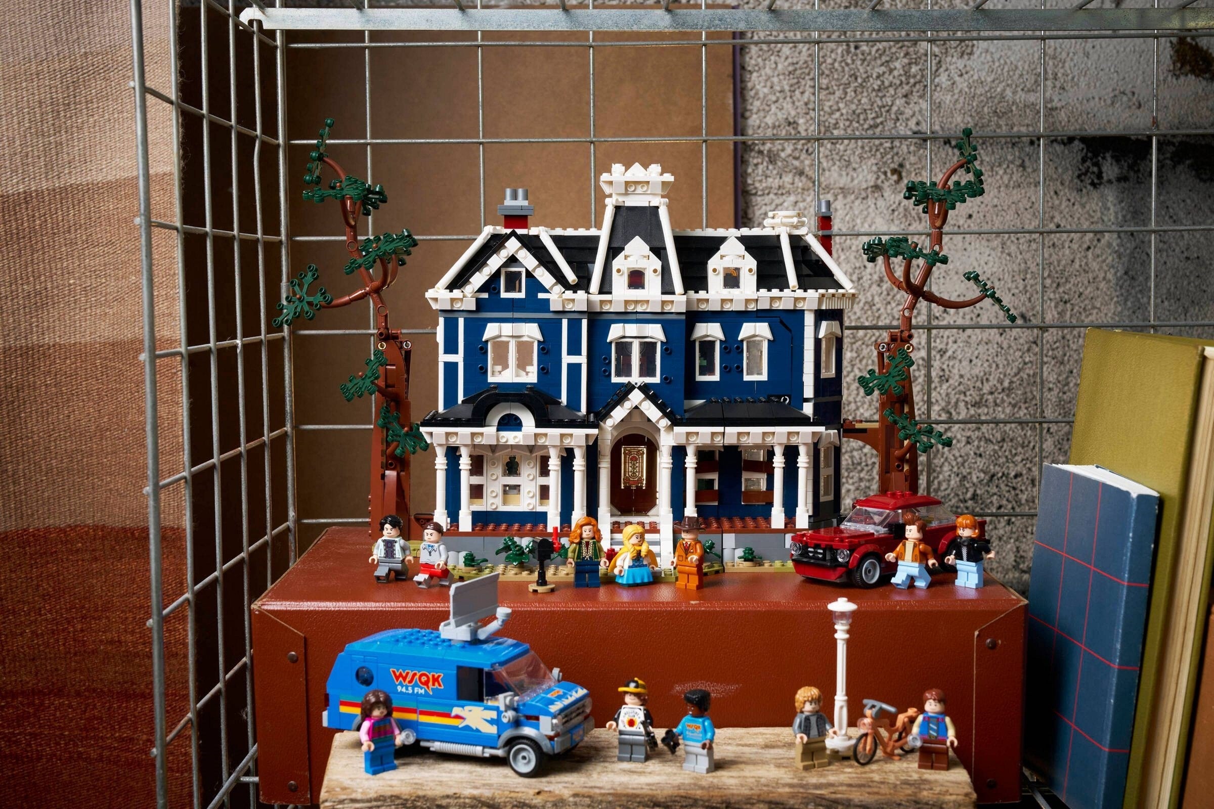 Stranger Things: The Creel House 11370 | Icons | LEGO – image 12