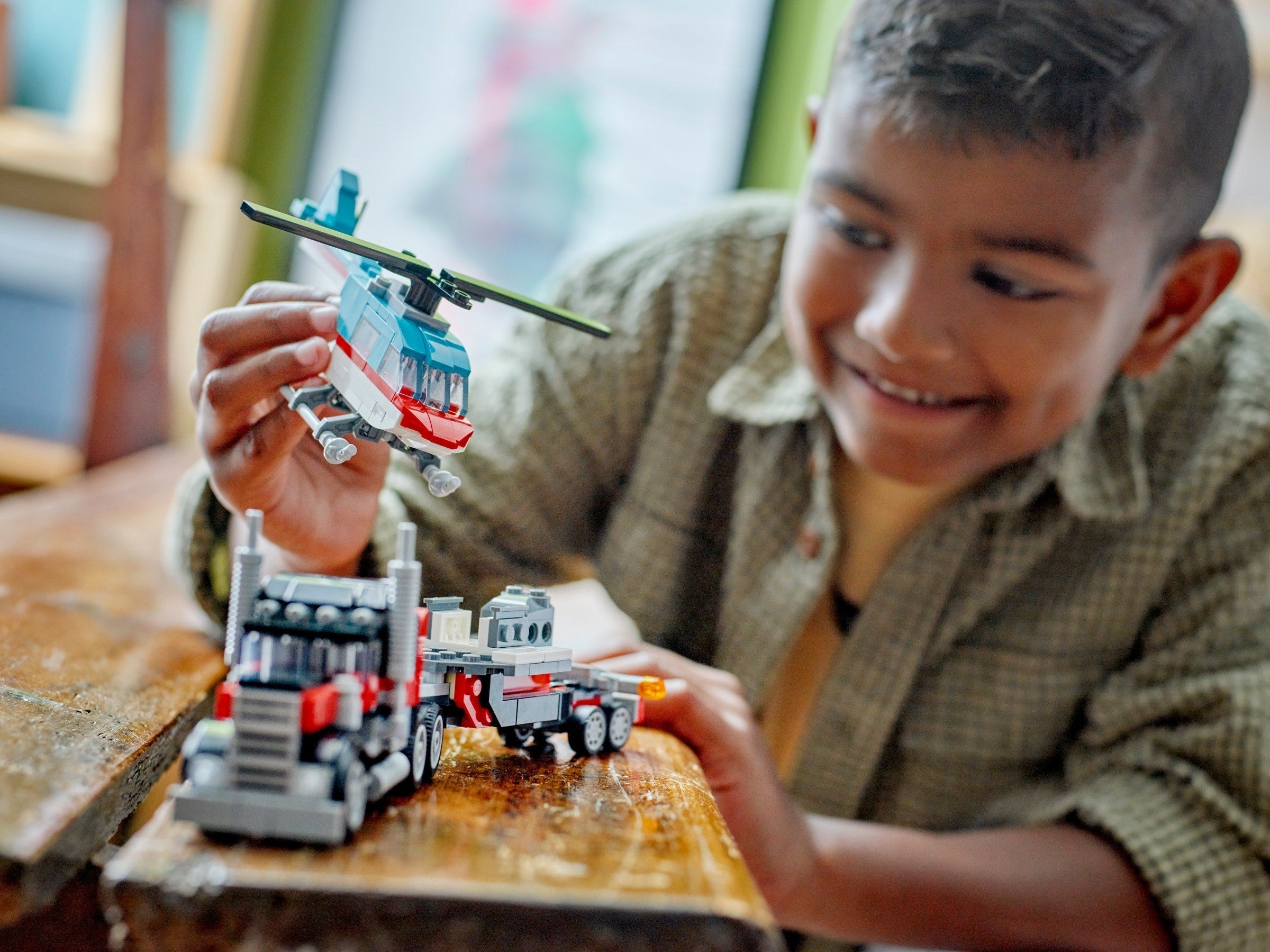 Flatbed Truck with Helicopter 31146 | Creator | LEGO (image 10)