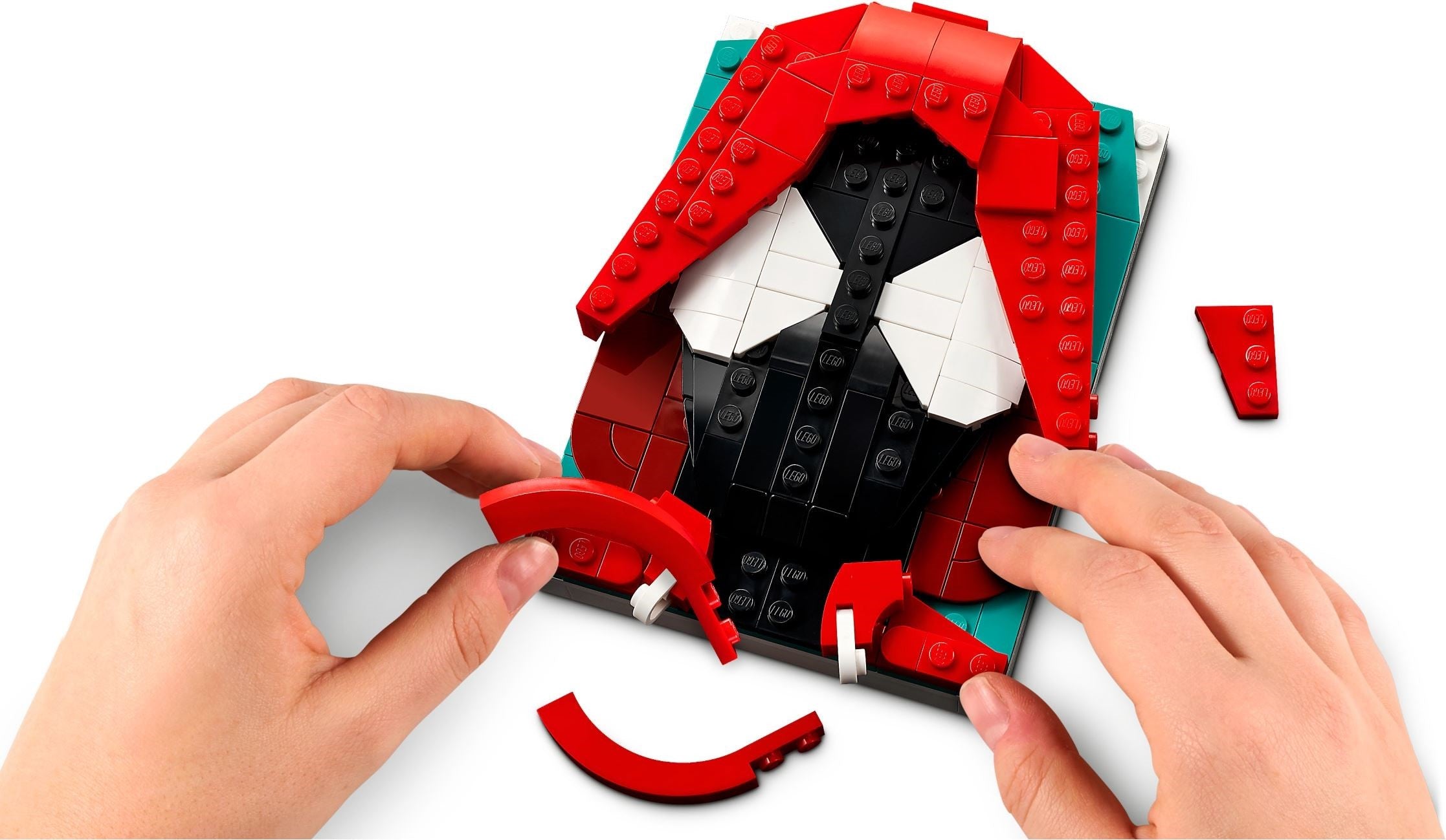 Miles Morales 40536 | Brick Sketches | LEGO – image 3