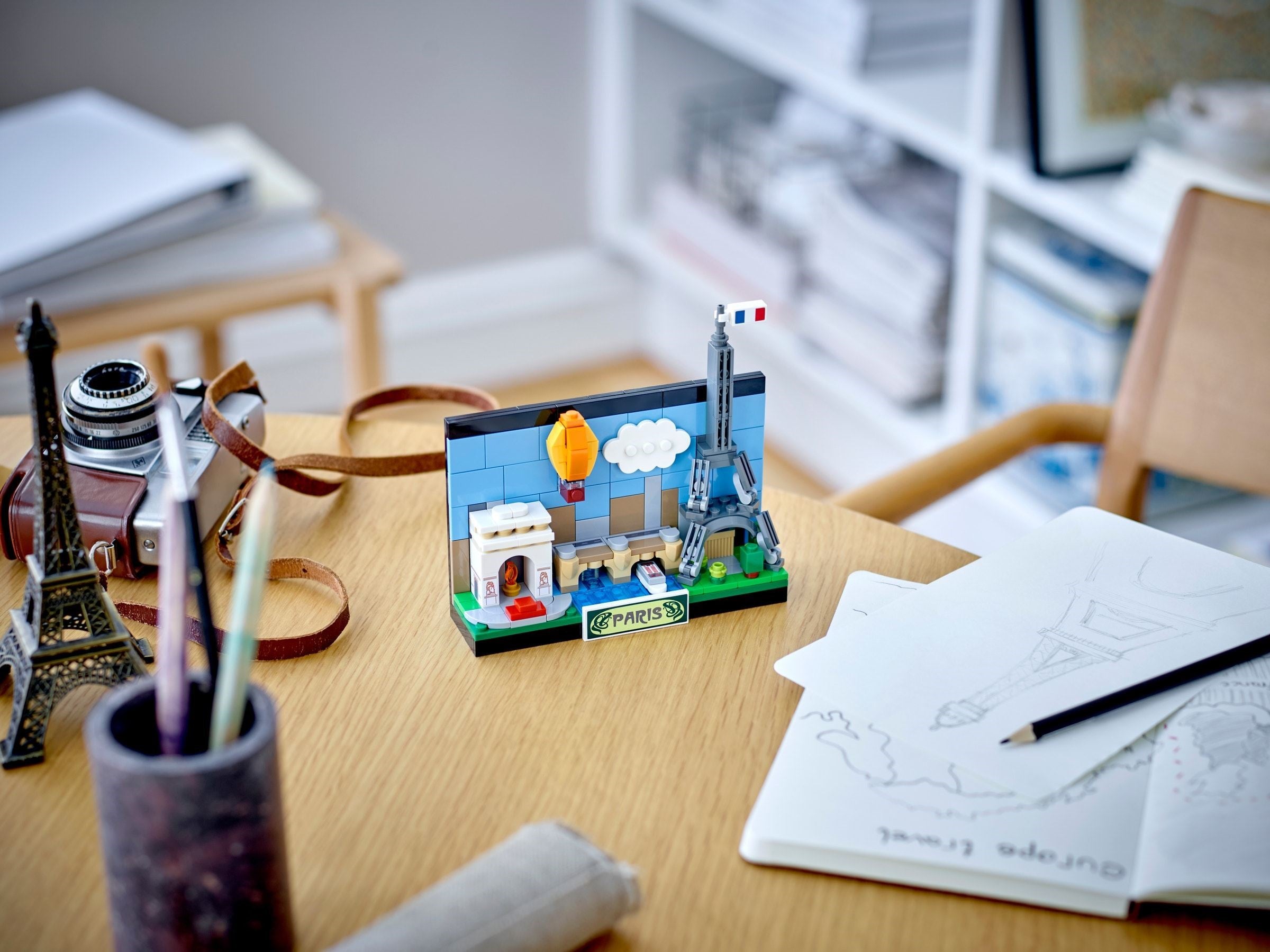 Paris Postcard 40568 | Creator | LEGO – image 5