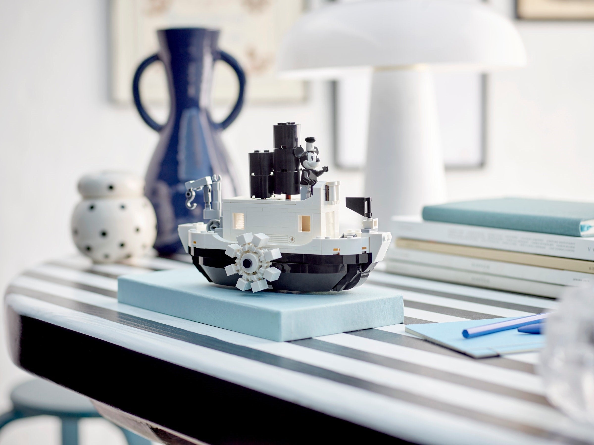 Mini Steamboat Willie 40659| Disney | LEGO