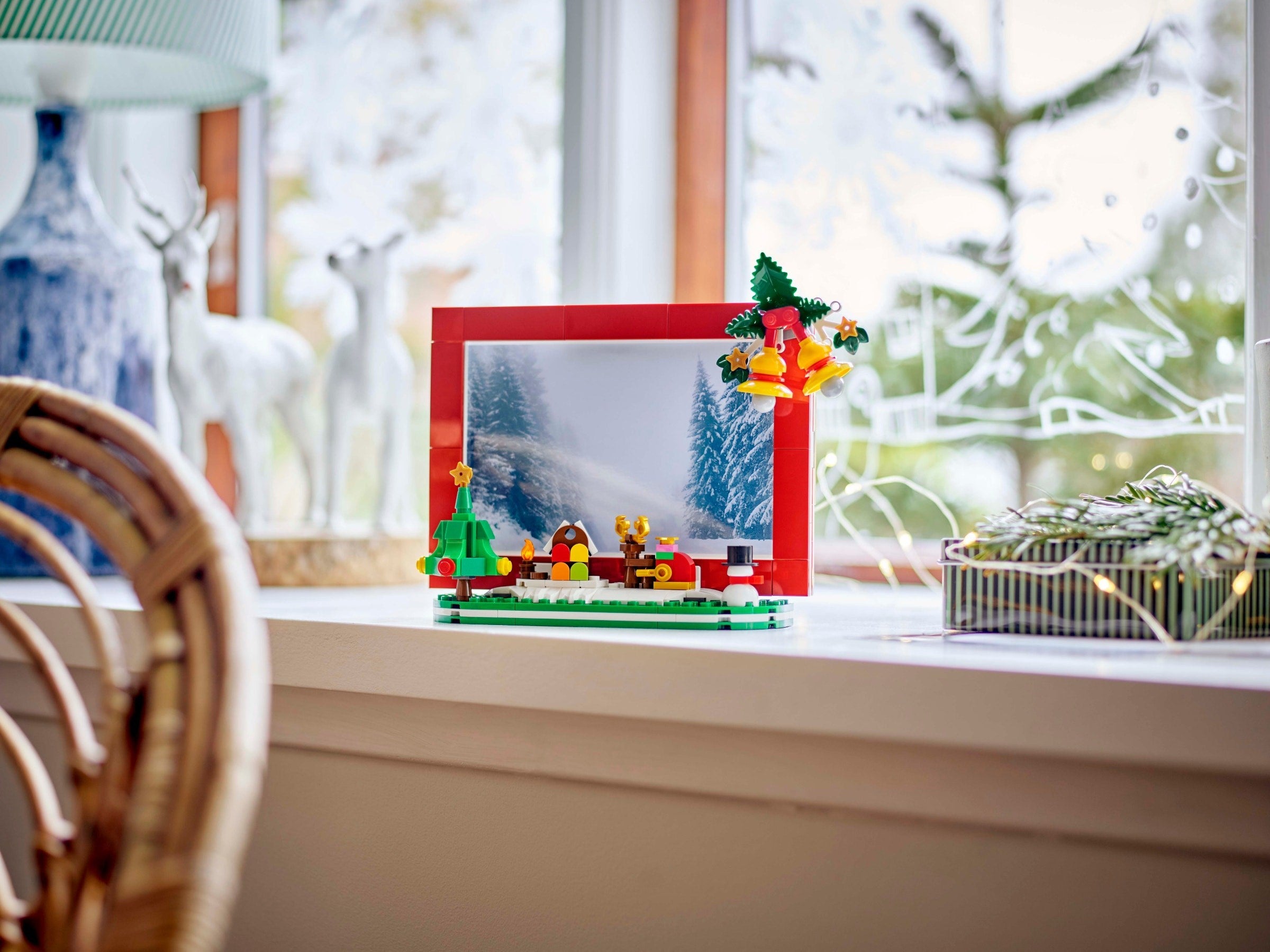 Christmas Picture Frame 40702 | Seasonal | LEGO (image 4)