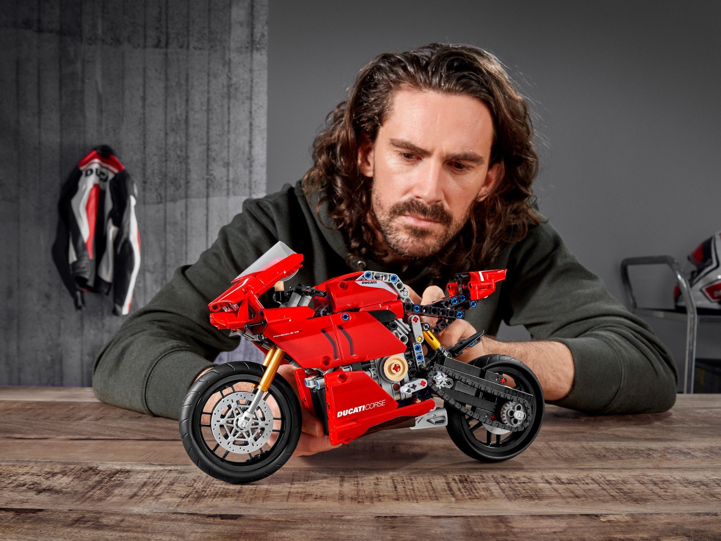 Ducati Panigale V4 R 42107 | Technic | LEGO – image 3
