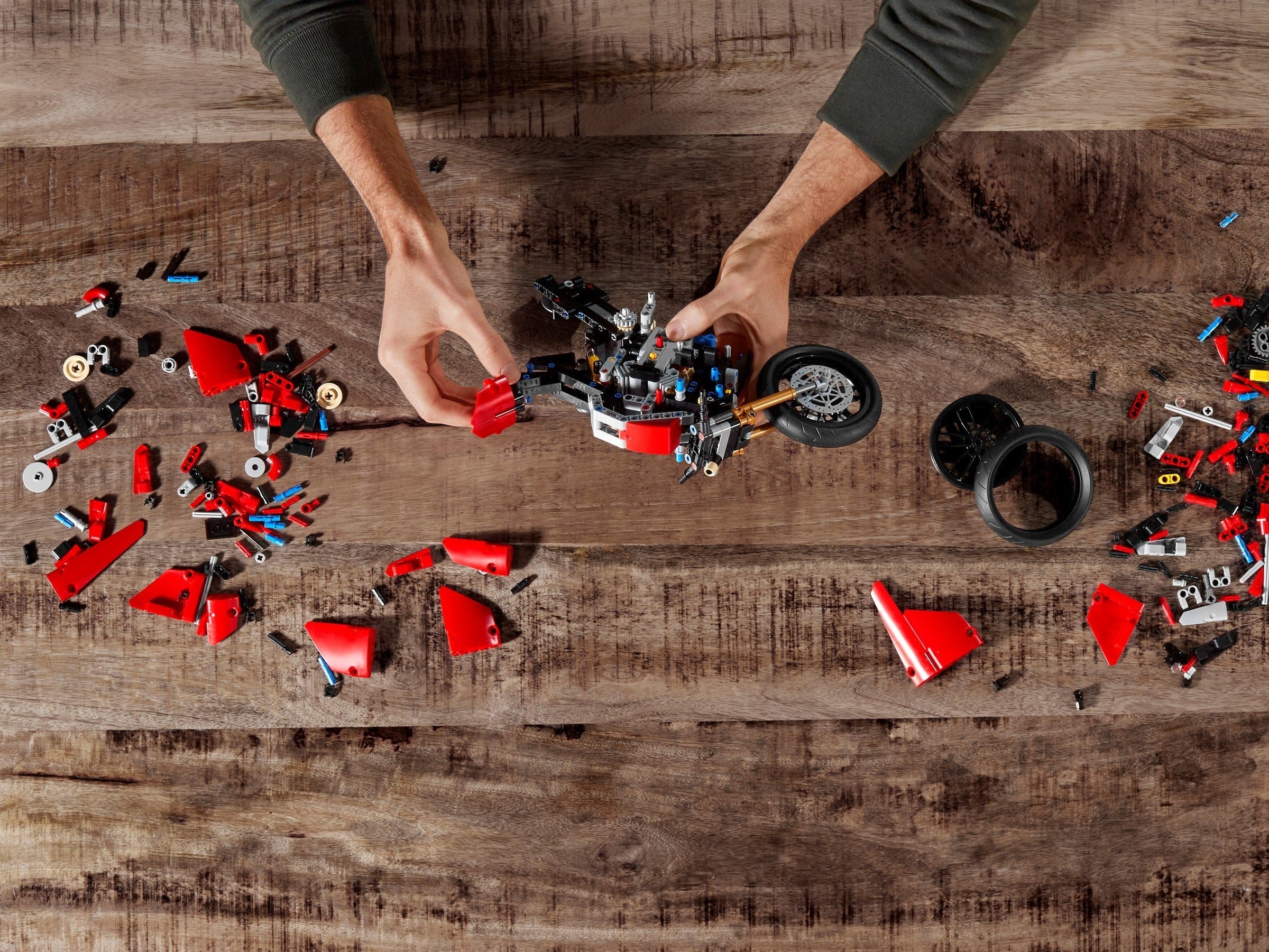 Ducati Panigale V4 R 42107 | Technic | LEGO – image 12