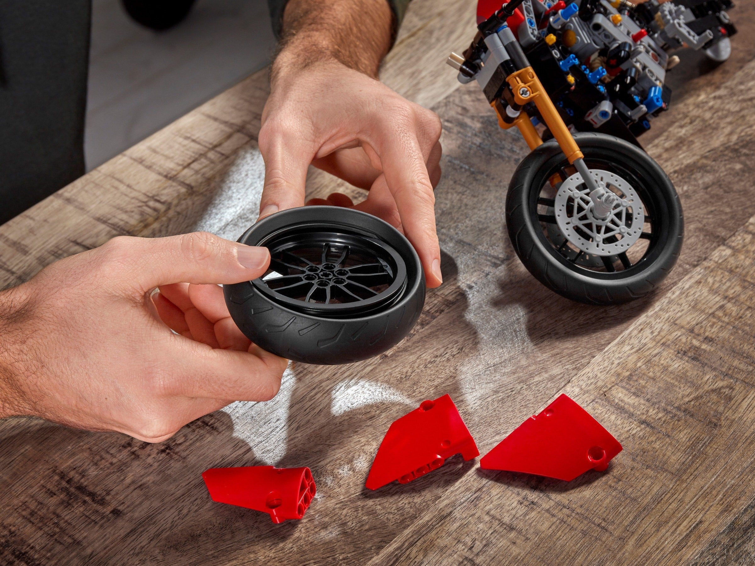 Ducati Panigale V4 R 42107 | Technic | LEGO – image 15