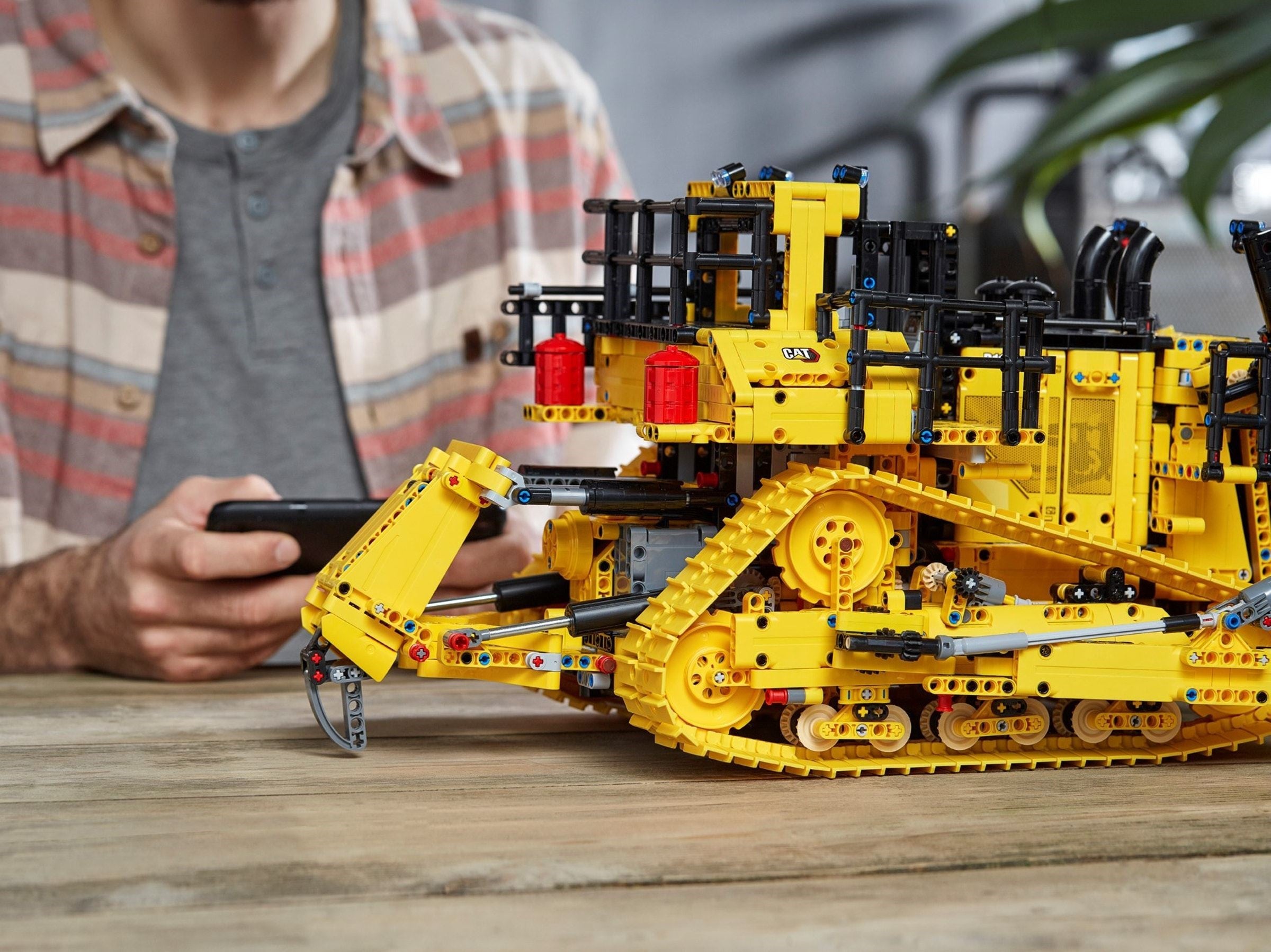 Cat D11 Bulldozer 42131 | Technic | LEGO – image 3