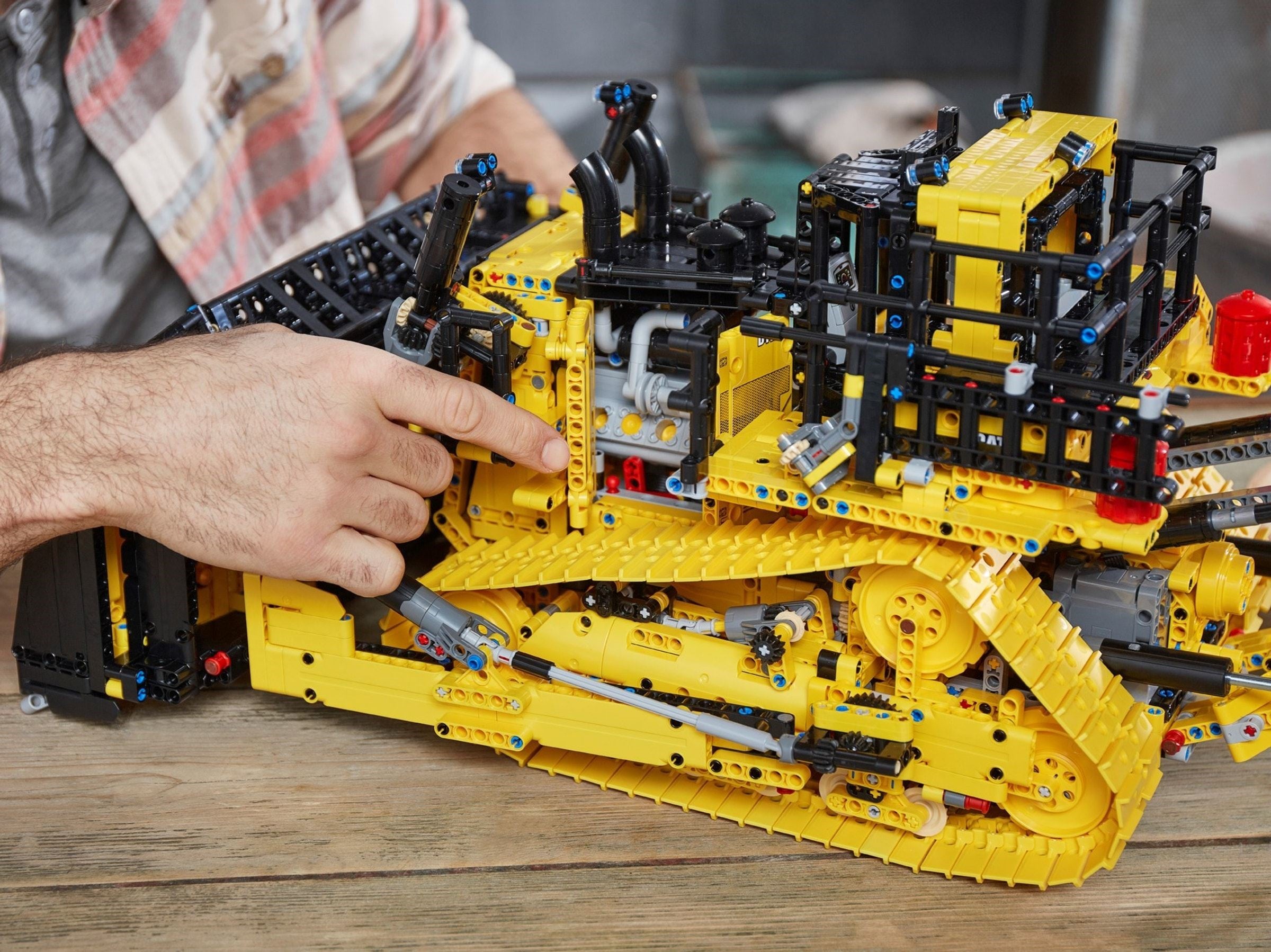 Cat D11 Bulldozer 42131 | Technic | LEGO – image 4