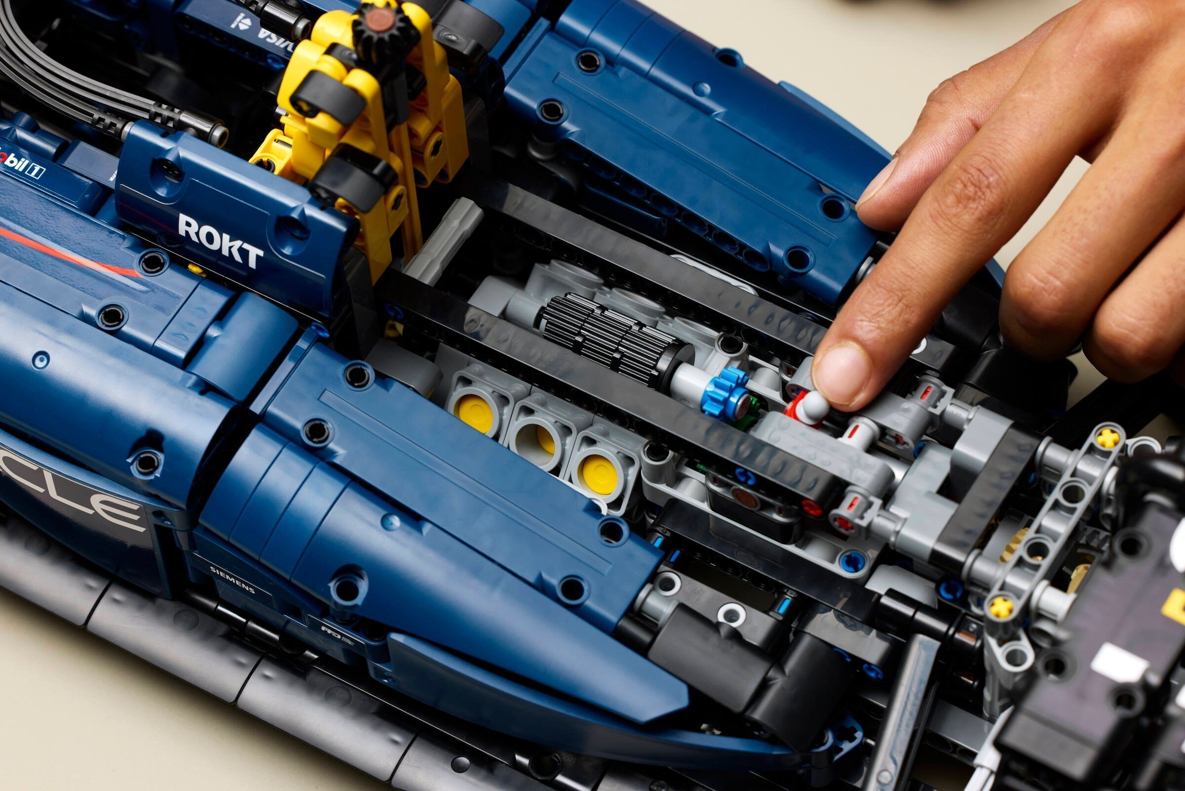 Oracle Red Bull Racing RB20 F1 Car 42206 | Technic | LEGO – image 5