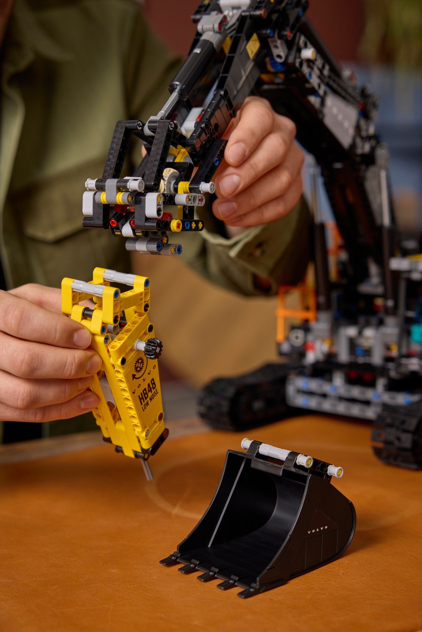 Volvo EC500 Hybrid Excavator 42215 | Technic | LEGO (image 4)