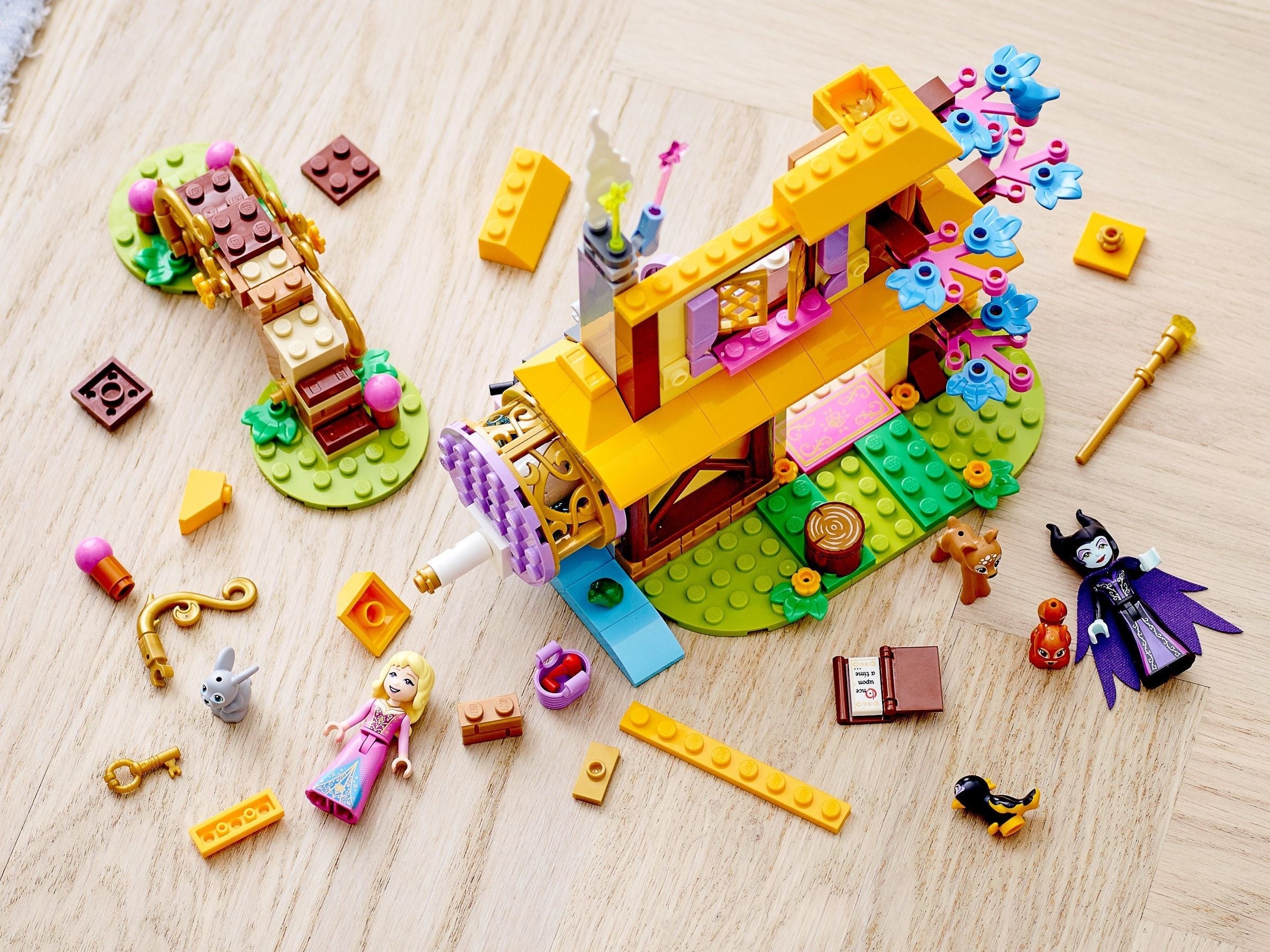Aurora's Forest Cottage 43188 | Disney | LEGO (image 13)