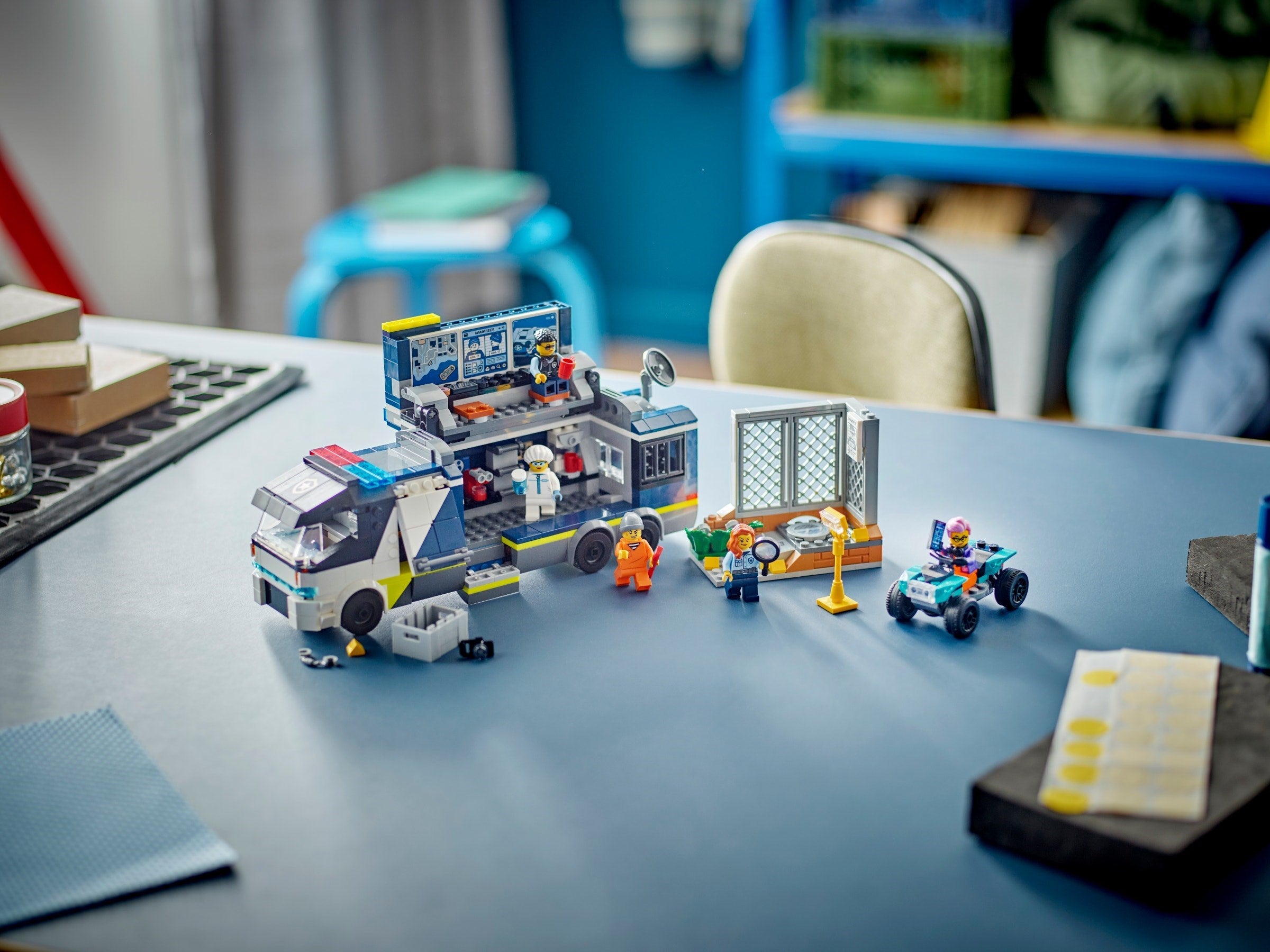 Police Mobile Crime Lab Truck 60418 | City | LEGO – image 9