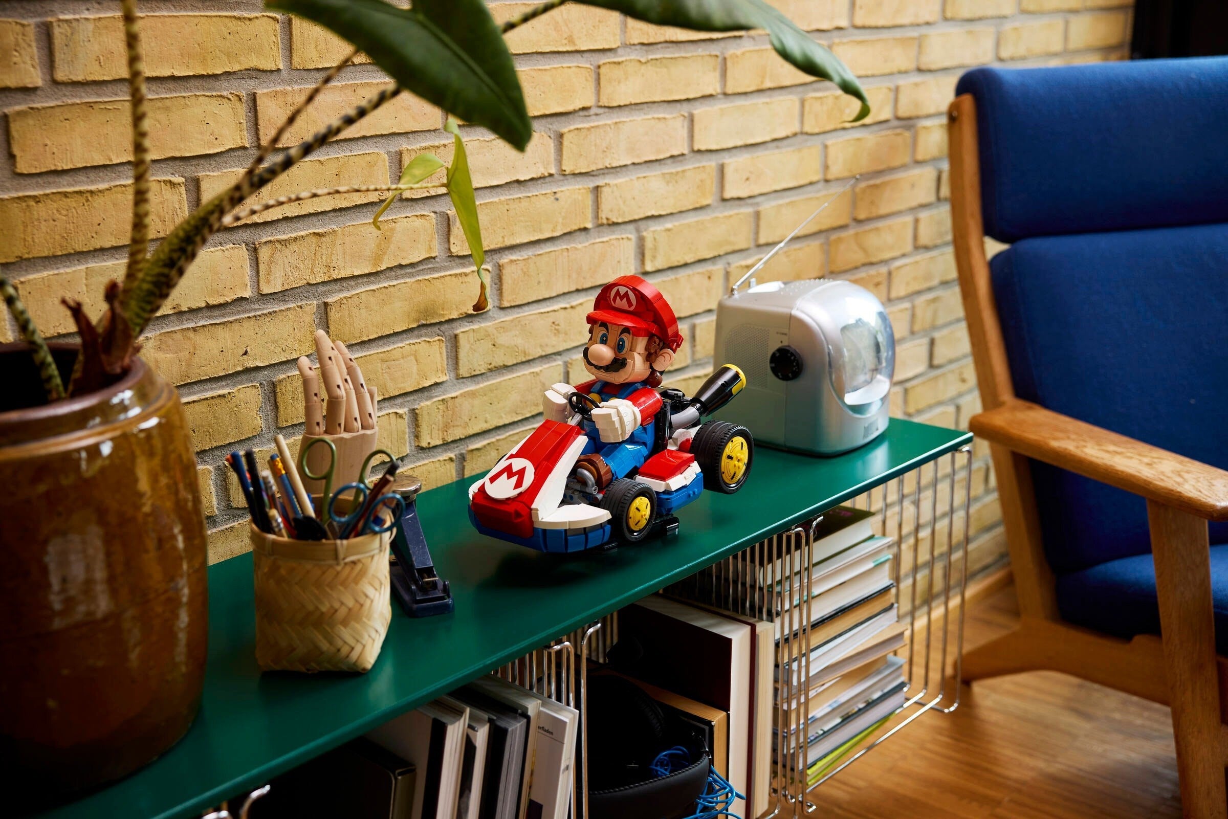 Mario Kart - Mario & Standard Kart 72037 | Super Mario | LEGO – image 7