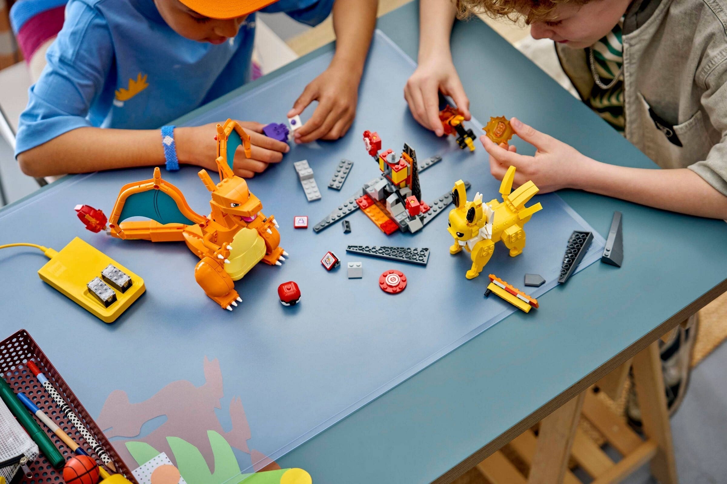 Charizard vs. Jolteon Ultimate Battle 72167 | Pokémon | LEGO (image 4)