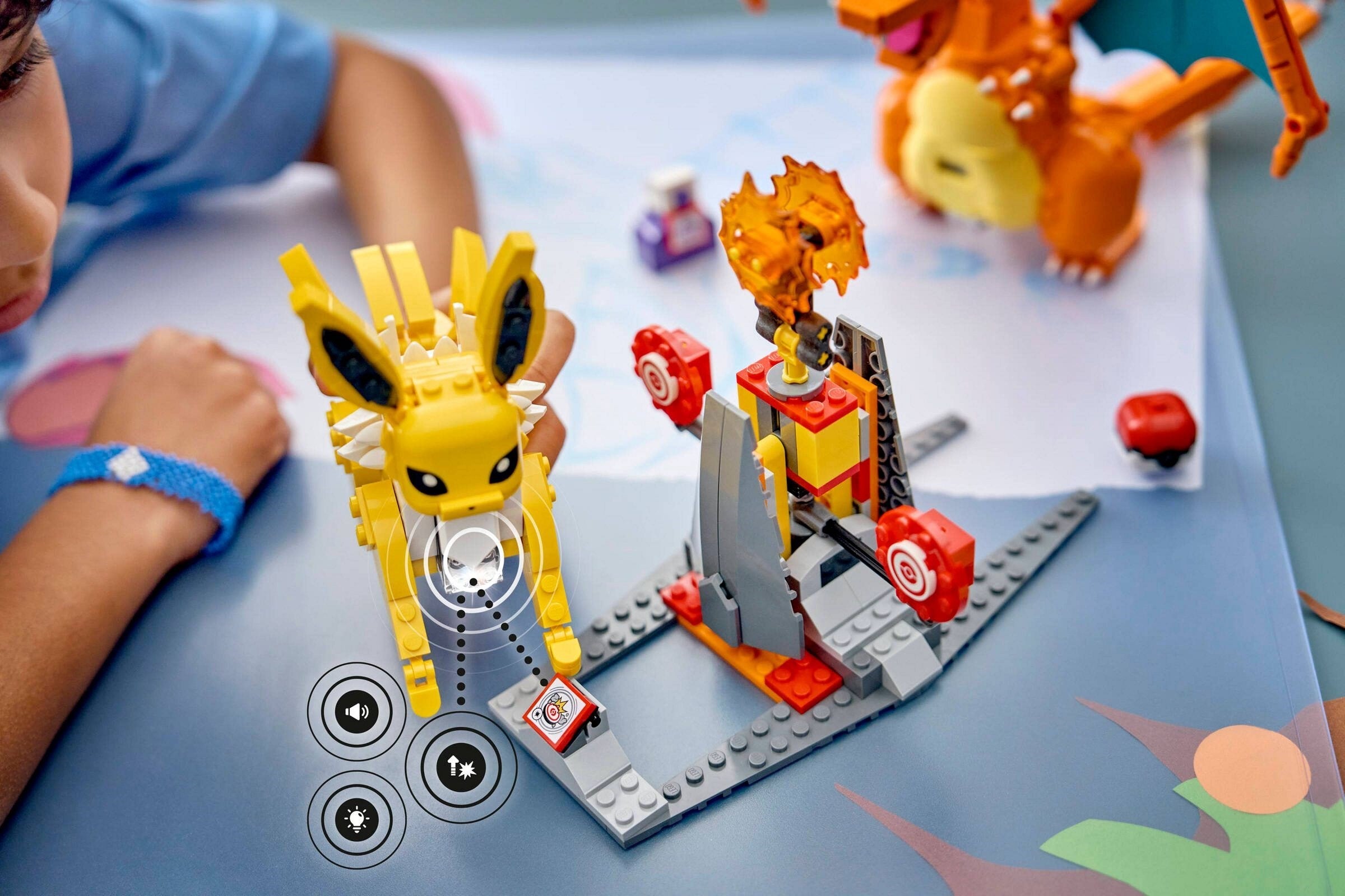 Charizard vs. Jolteon Ultimate Battle 72167 | Pokémon | LEGO (image 7)