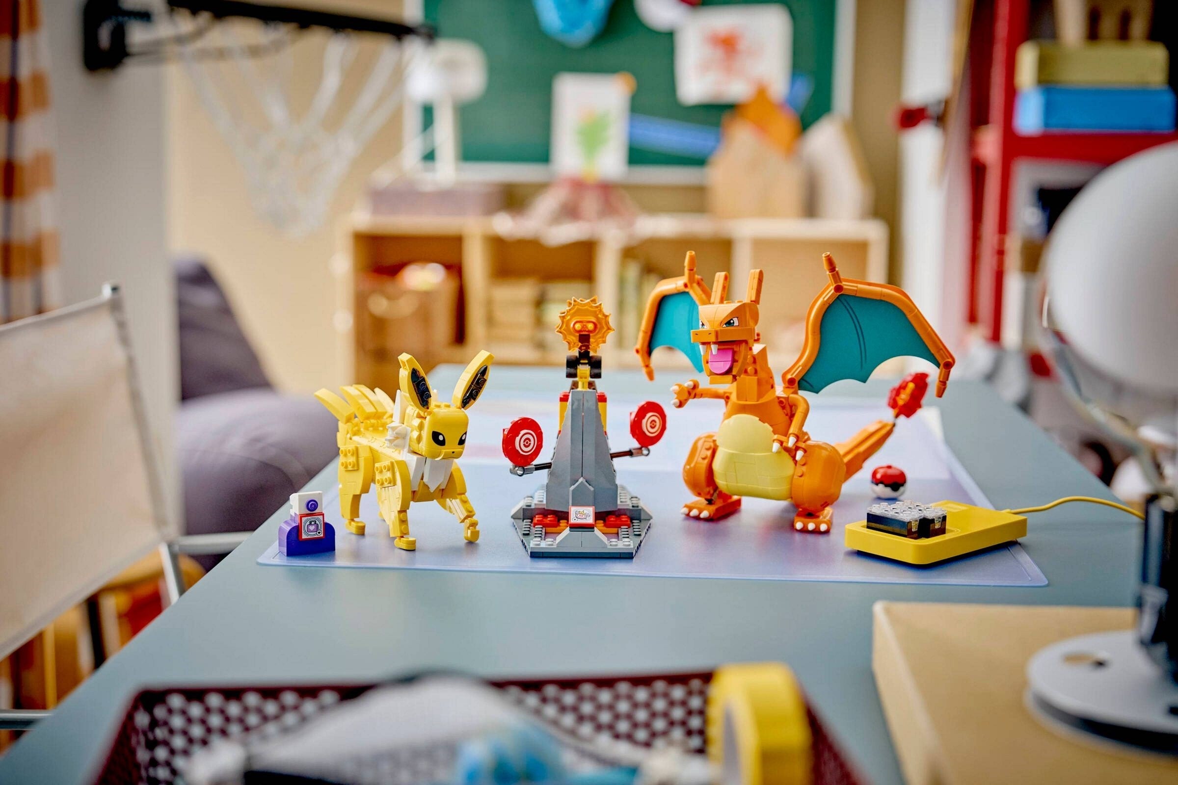 Charizard vs. Jolteon Ultimate Battle 72167 | Pokémon | LEGO (image 14)