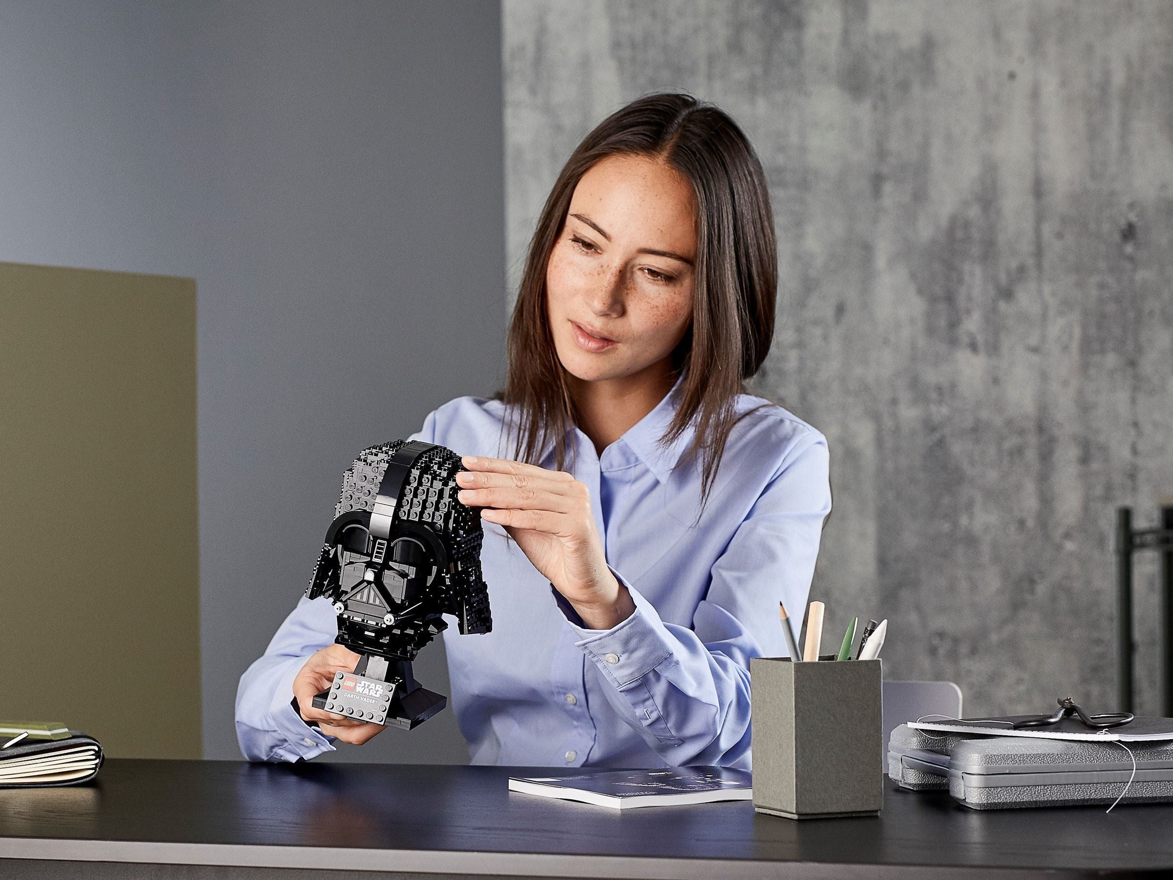 Darth Vader Helmet 75304 | Star Wars | LEGO – image 18