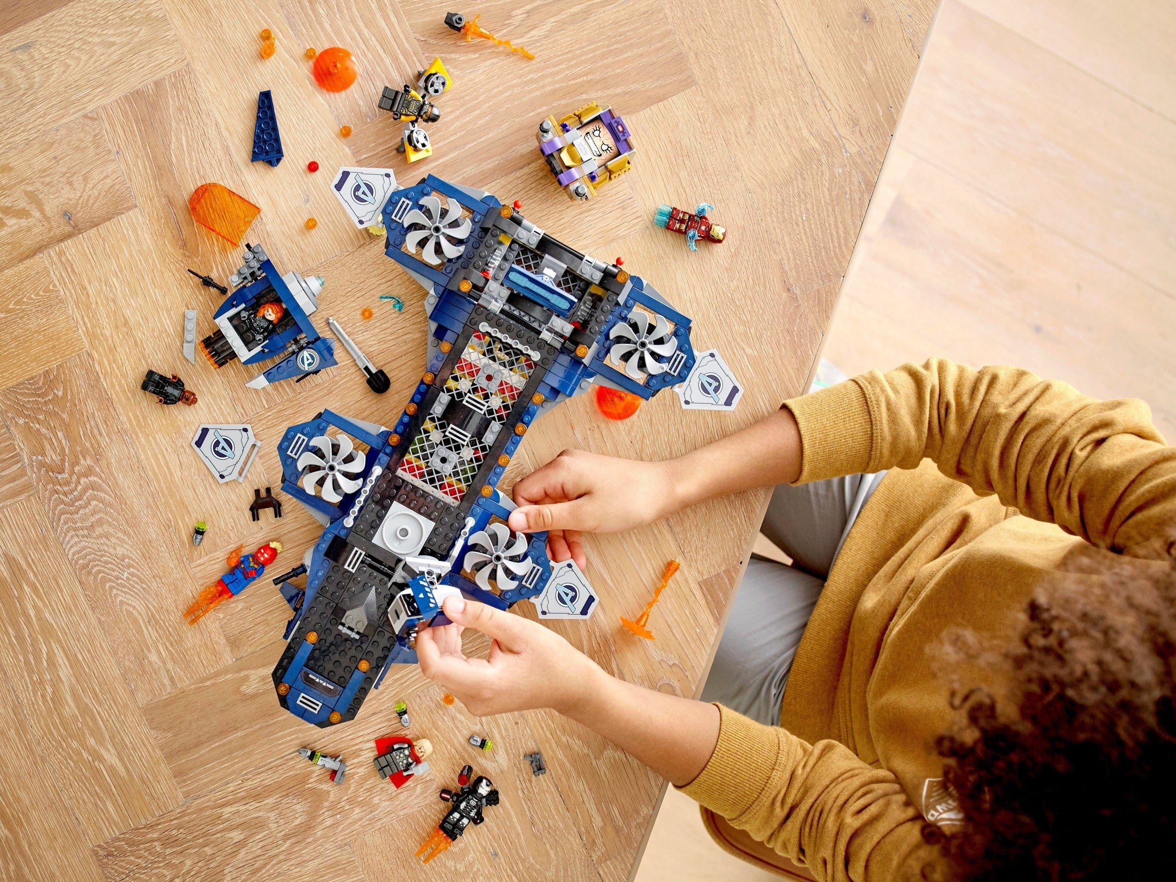 Avengers Helicarrier 76153 | Marvel Super Heroes | LEGO – image 11