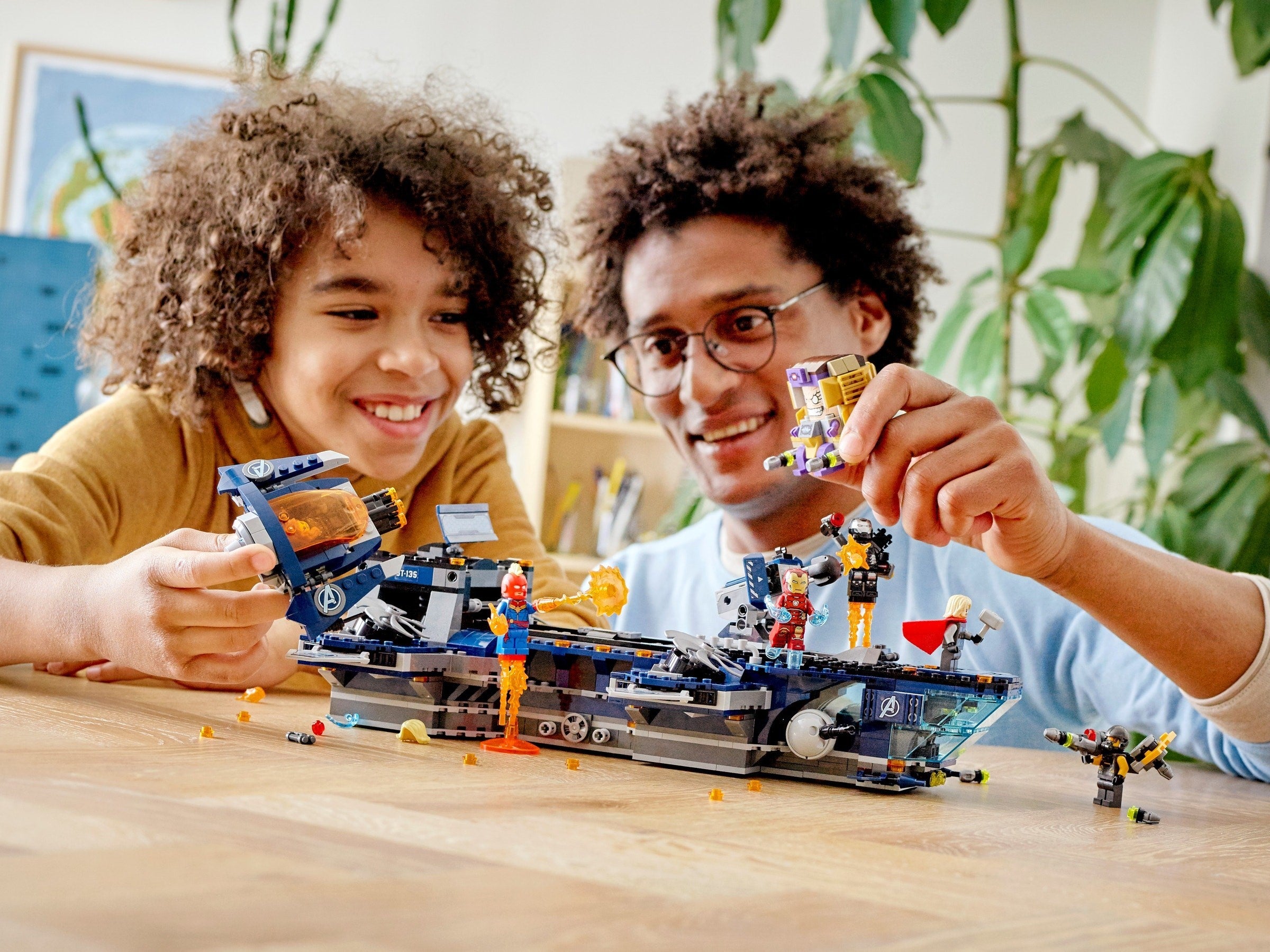 Avengers Helicarrier 76153 | Marvel Super Heroes | LEGO – image 12