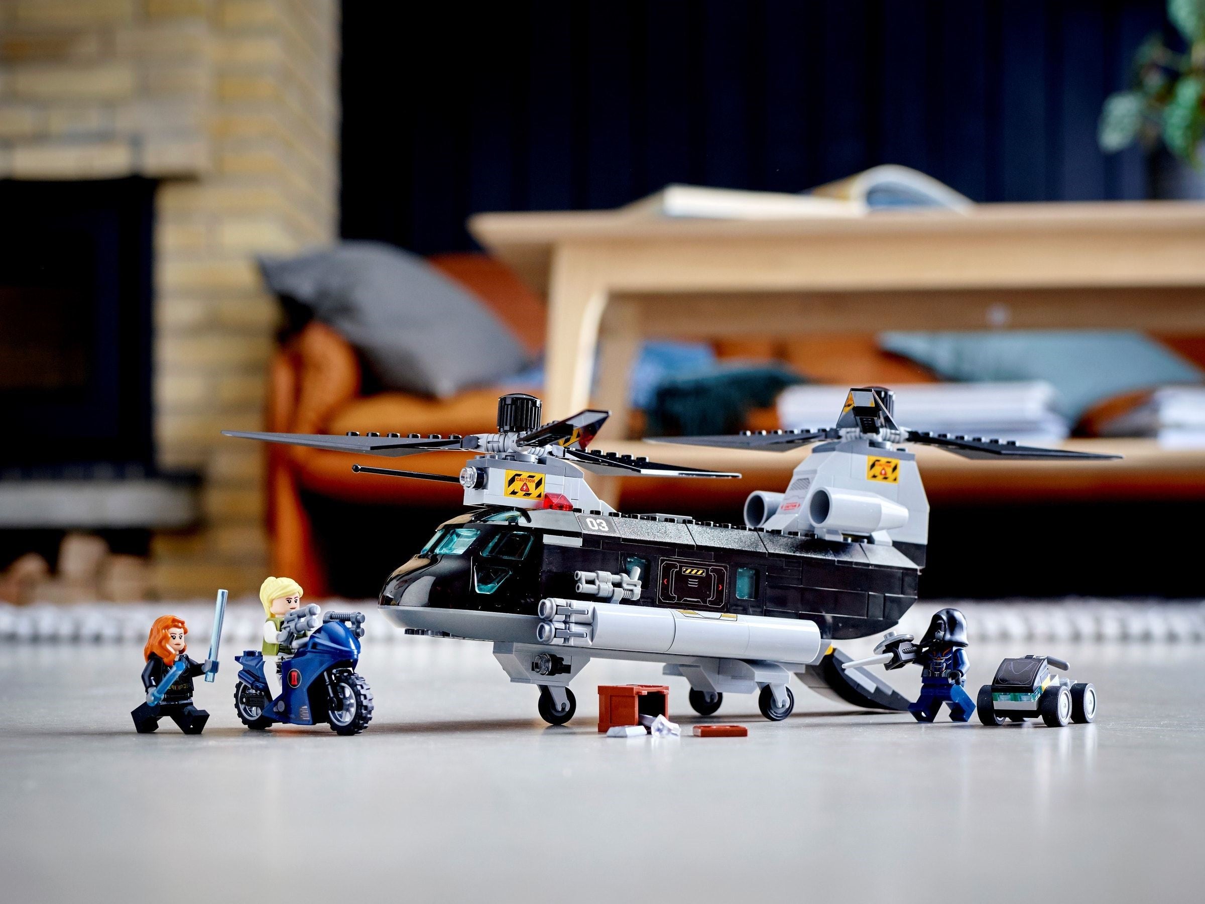Black Widow's Helicopter Chase 76162 | Marvel Super Heroes | LEGO – image 4