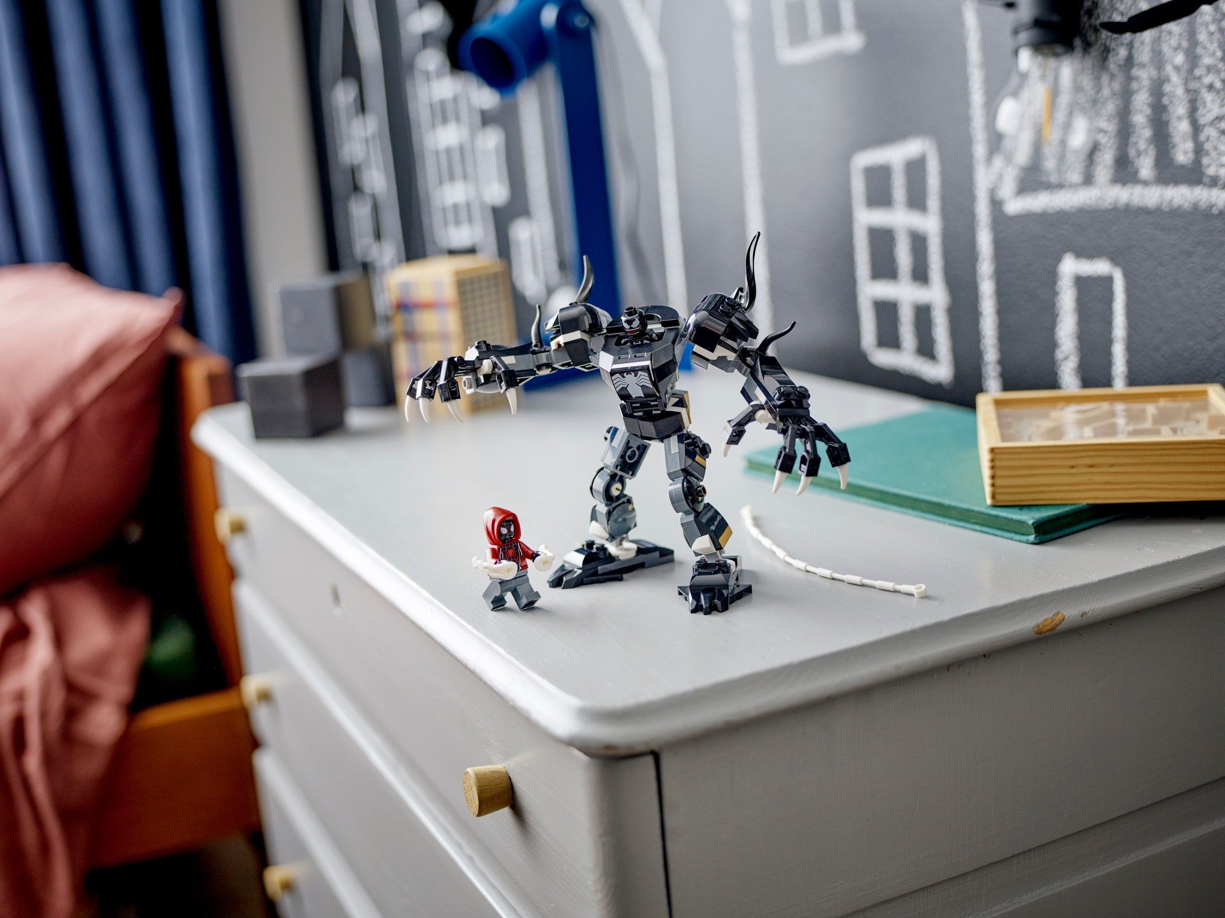 Venom Mech Armor vs. Miles Morales 76276 | Marvel Super Heroes | LEGO – image 7