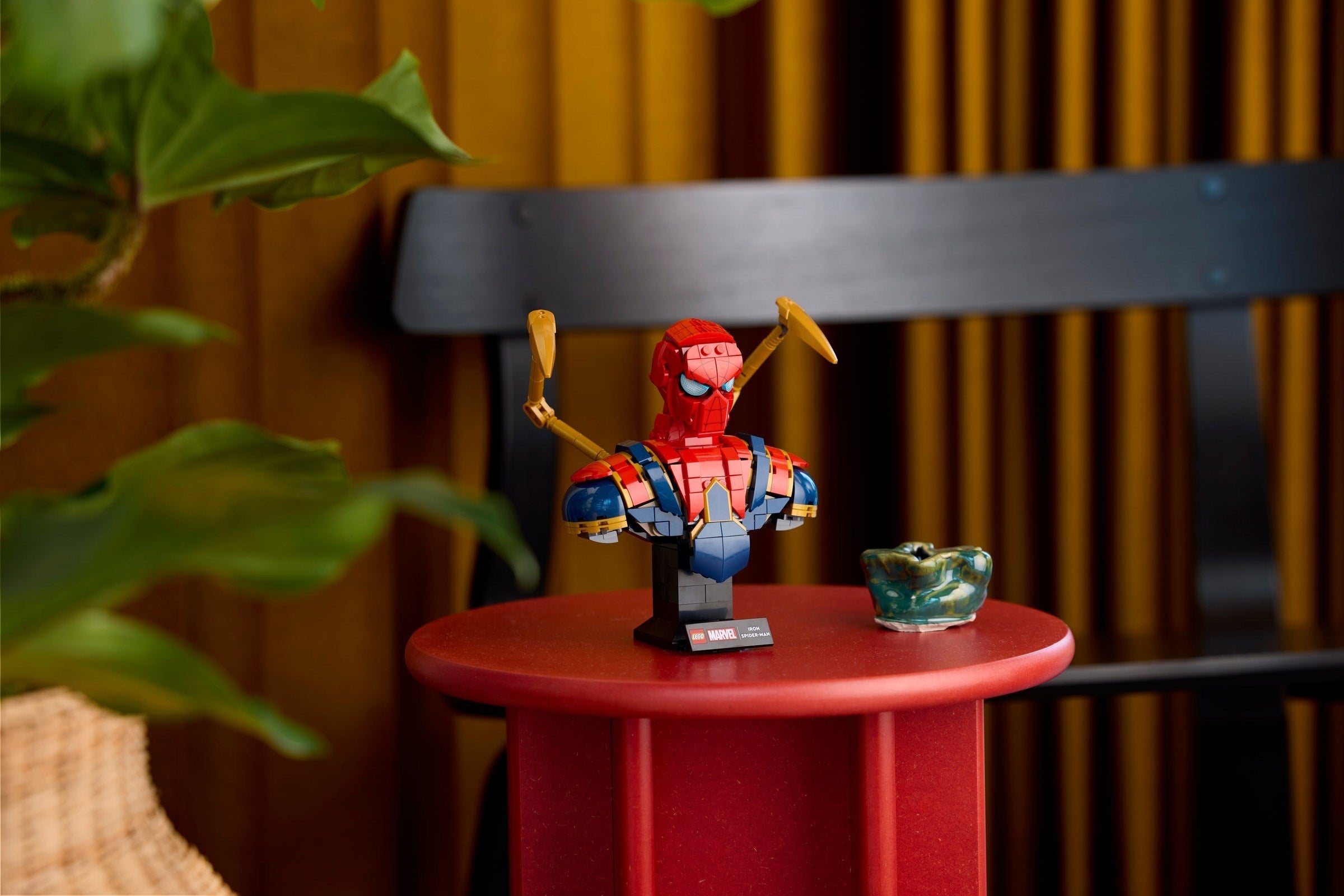 Iron Spider-Man Bust 76326 | Marvel Super Heroes | LEGO – image 8