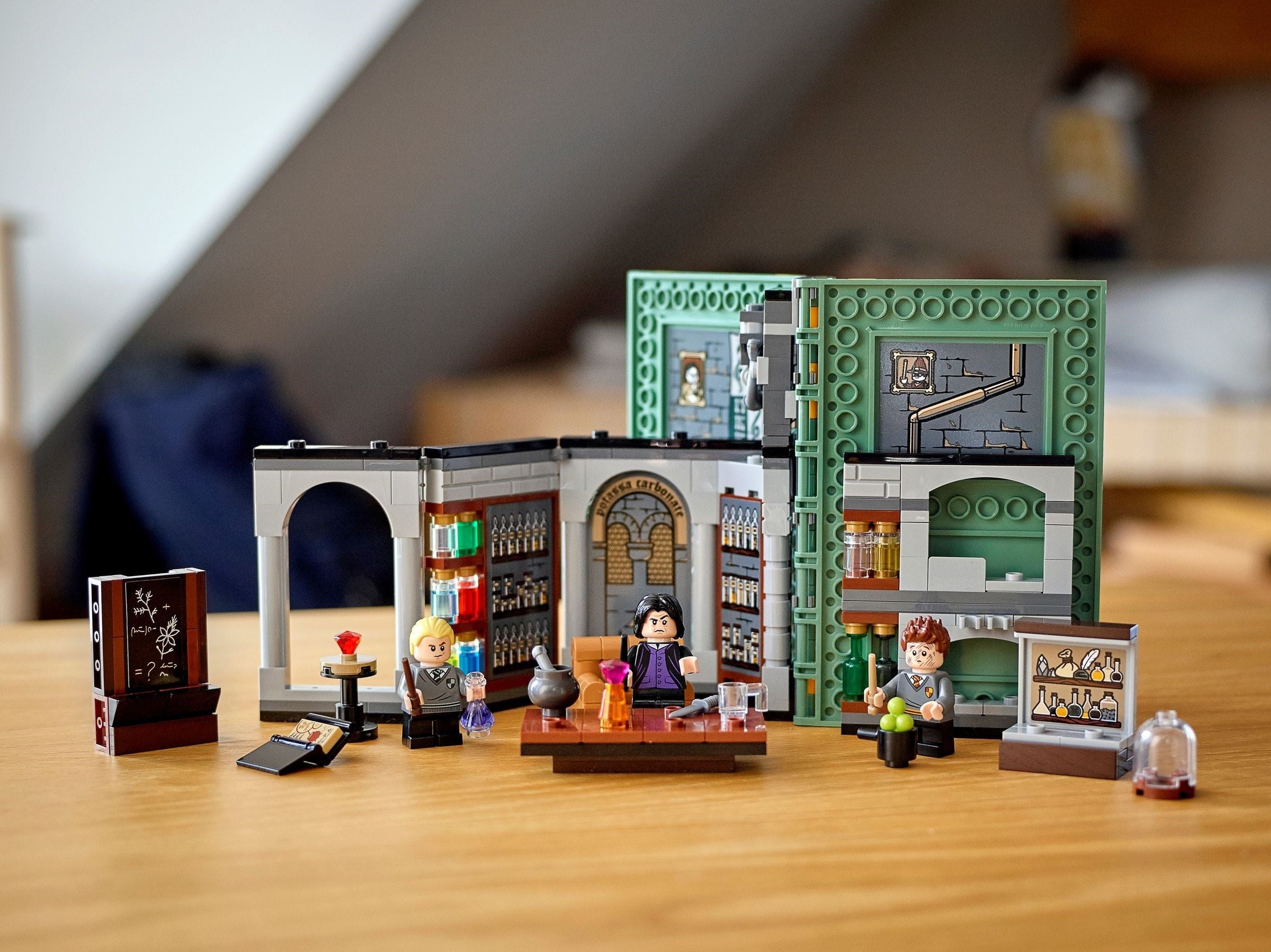 Hogwarts moment: Potions class 76383 | Harry Potter | LEGO