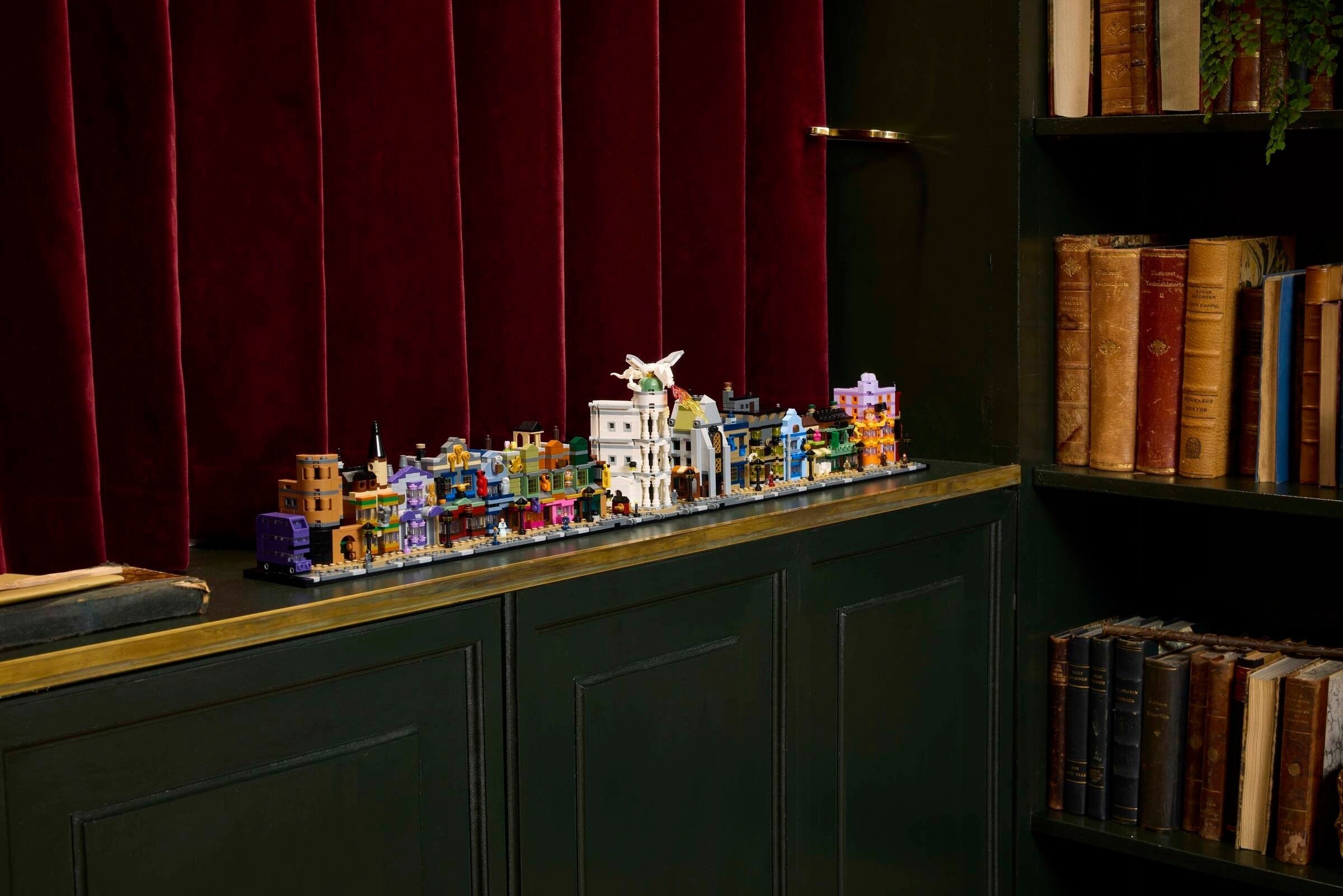 Diagon Alley Wizarding Shops 76444 | Harry Potter | LEGO – image 11