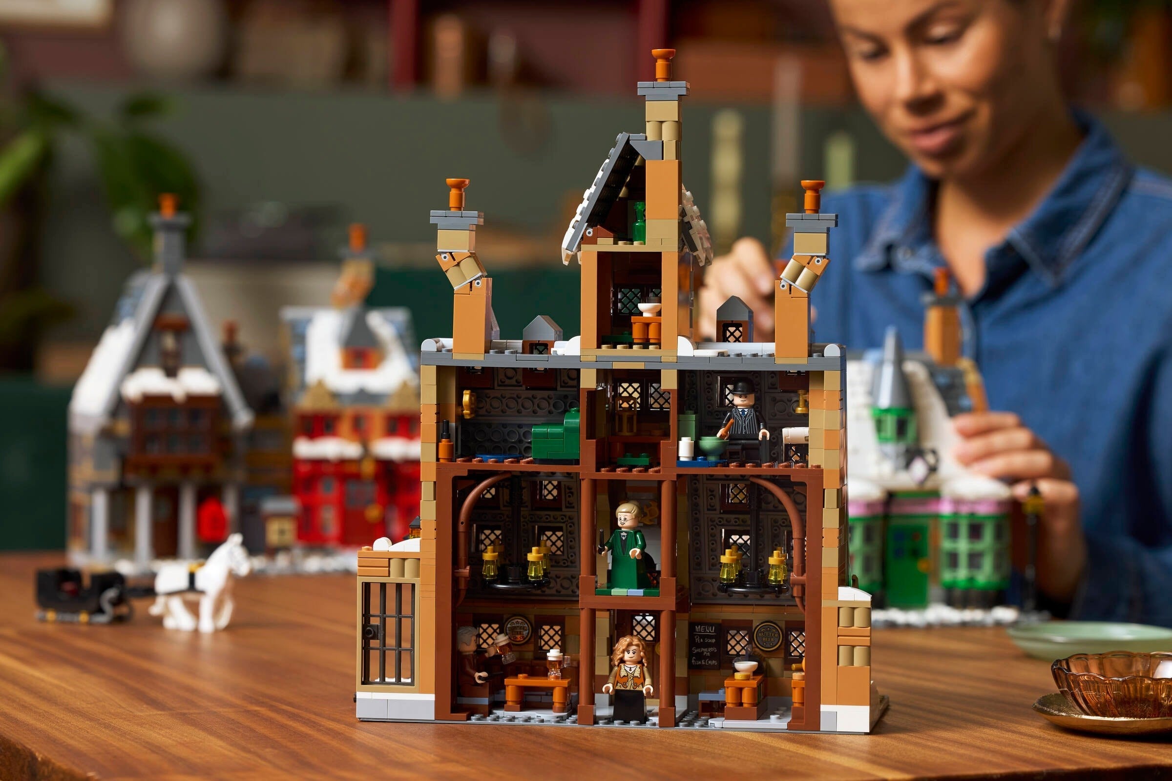 Hogsmeade Village - Collectors' Edition 76457 | Harry Potter | LEGO (image 6)