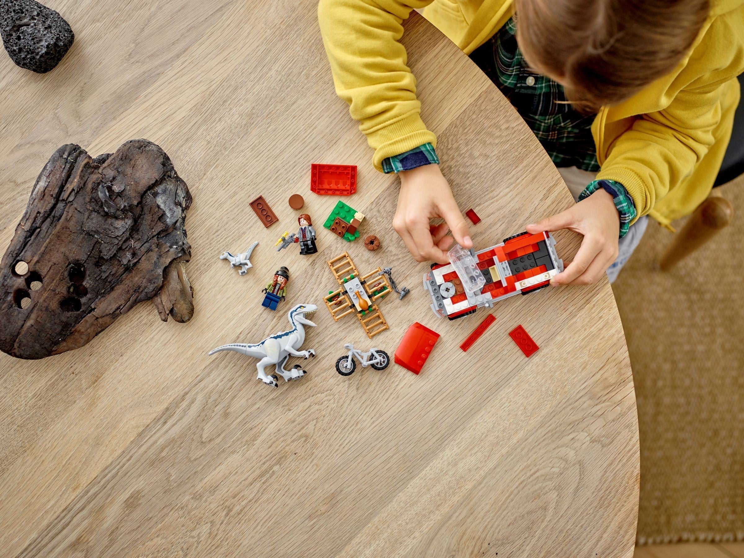 Blue & Beta Velociraptor Capture 76946 | Jurassic World | LEGO – image 10