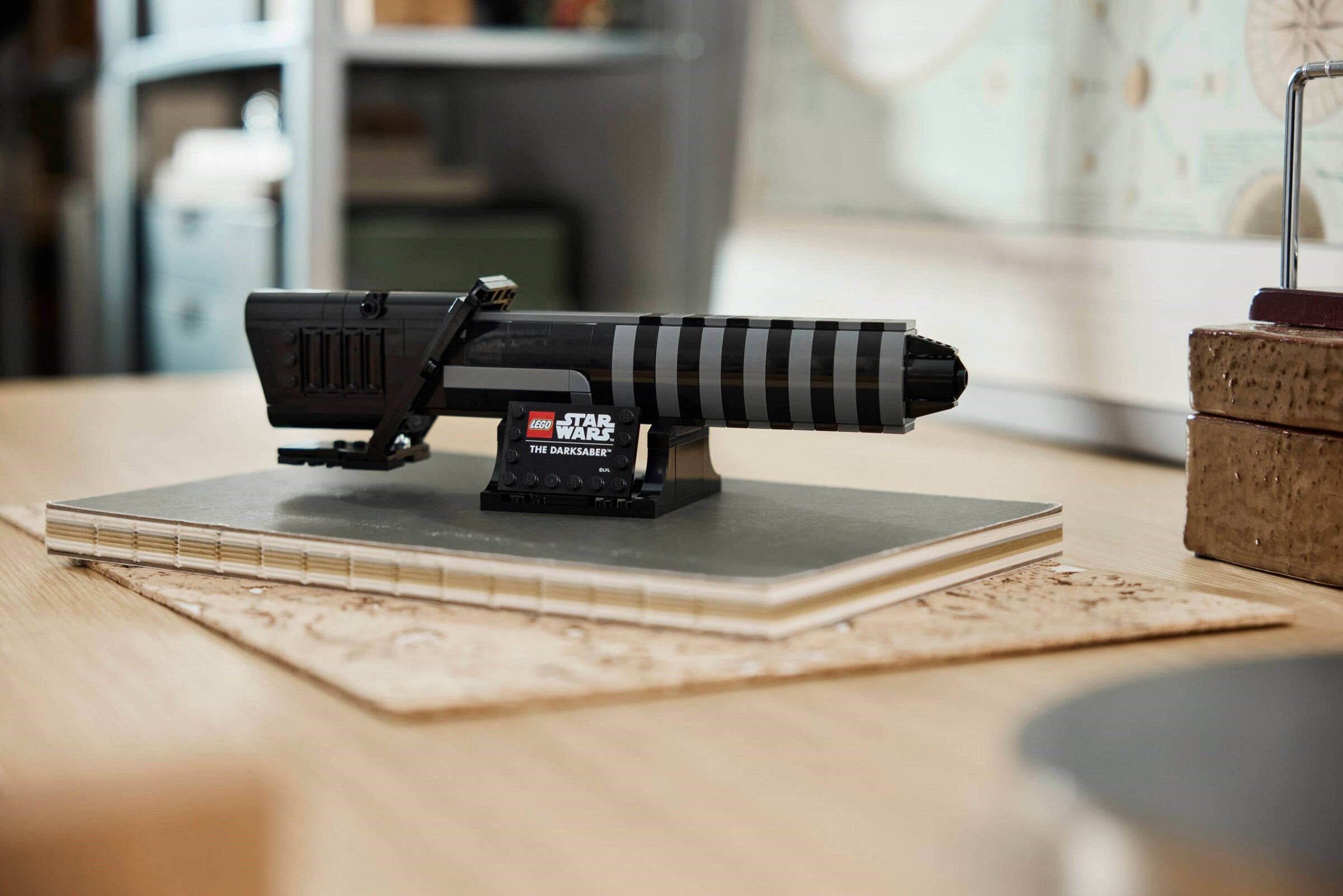 The Darksaber 40917 | Star Wars | LEGO – image 5