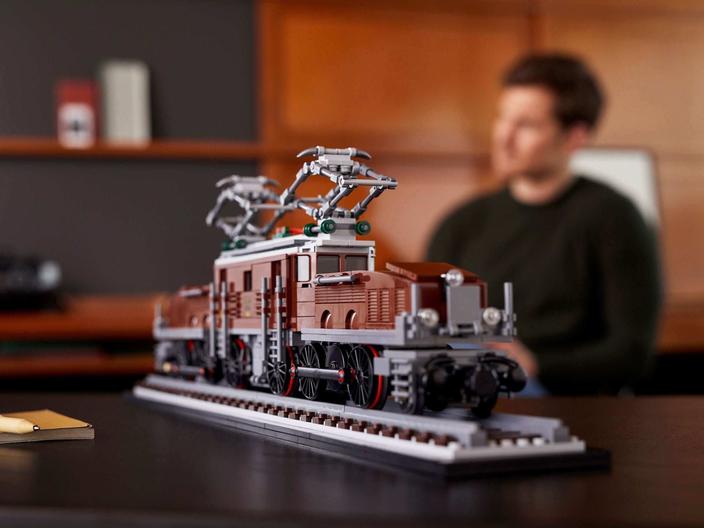 Crocodile Locomotive 10277 | Icons | LEGO – image 5