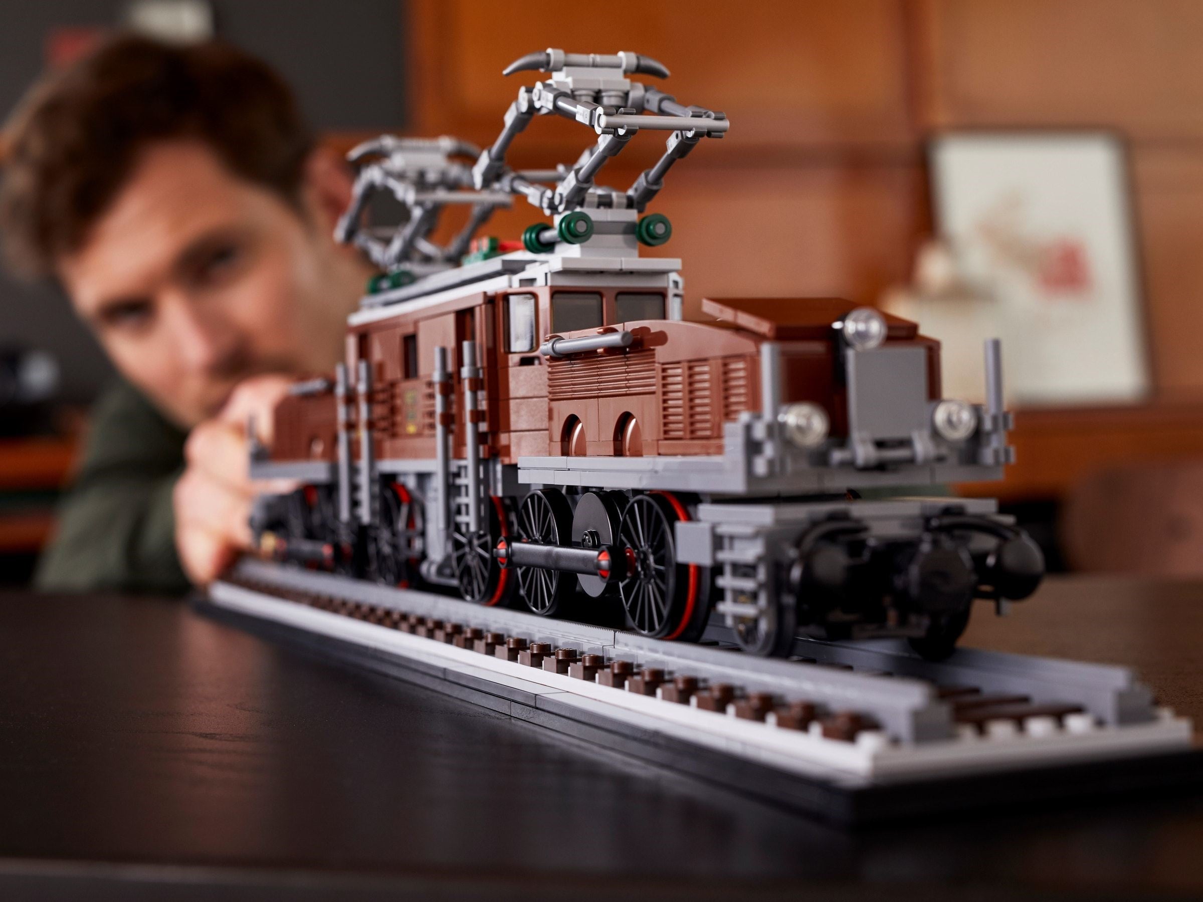 Crocodile Locomotive 10277 | Icons | LEGO – image 6