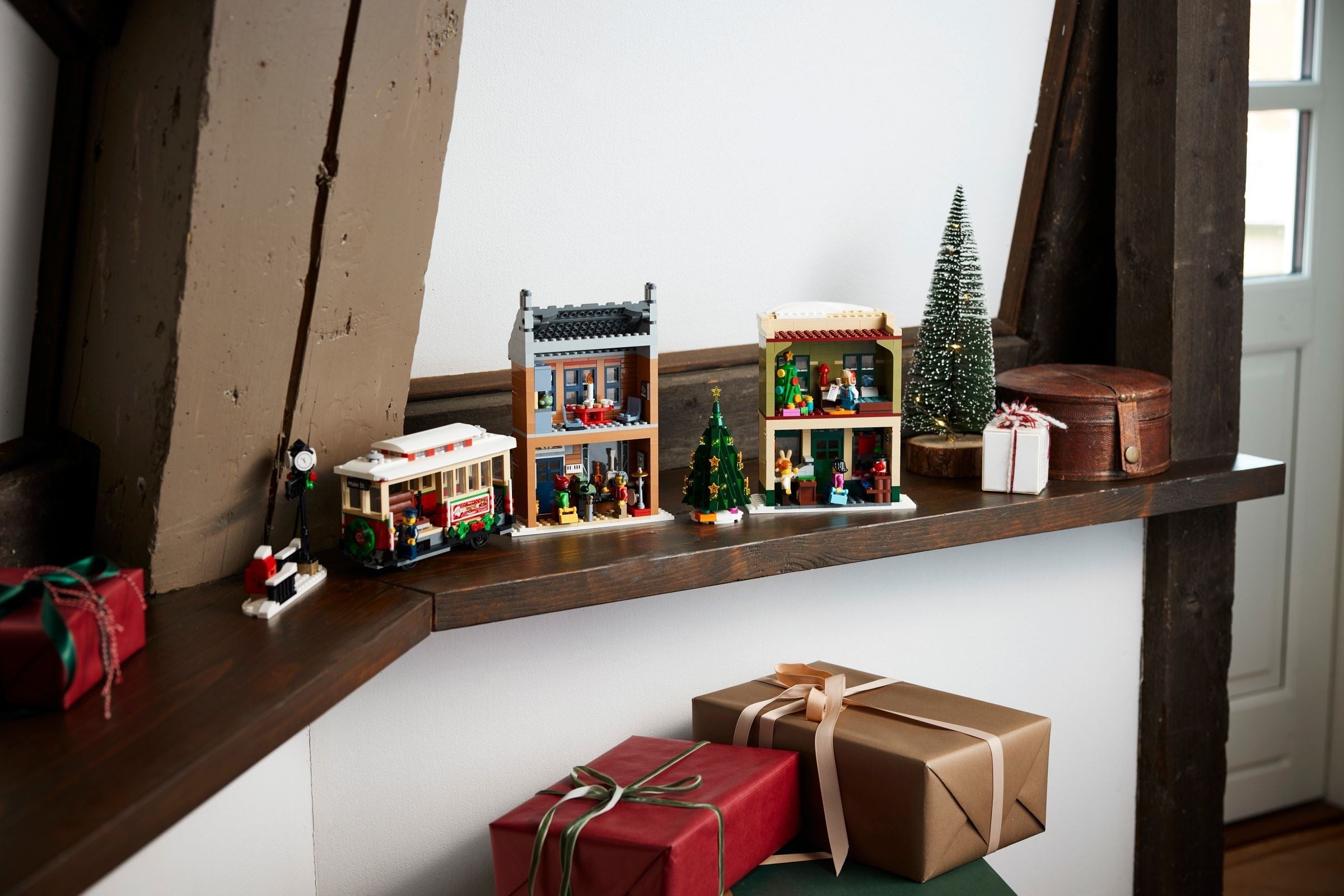 Holiday Main Street 10308 | Icons | LEGO – image 5