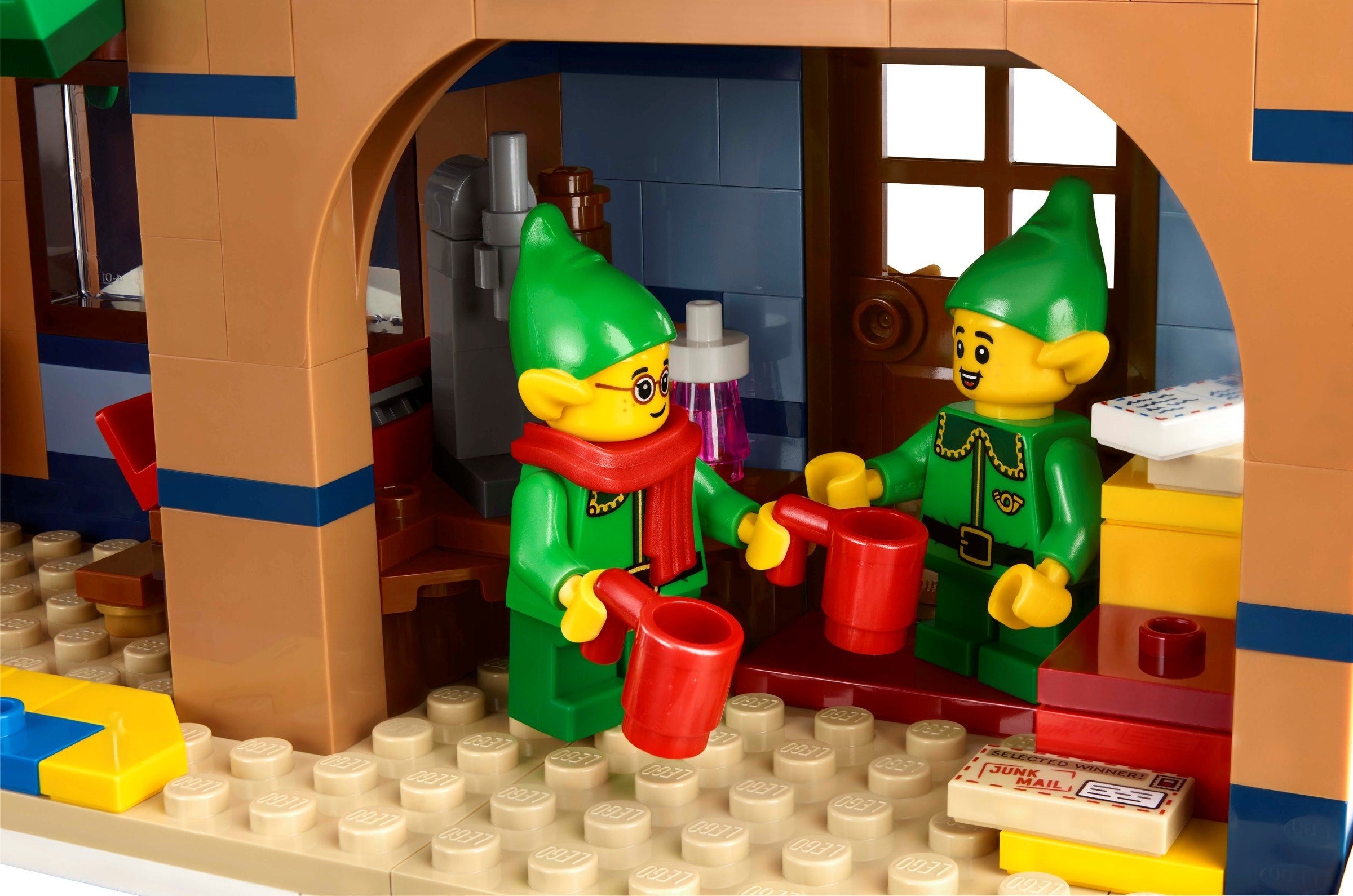 Santa's Post Office 10339 | Icons | LEGO – image 5