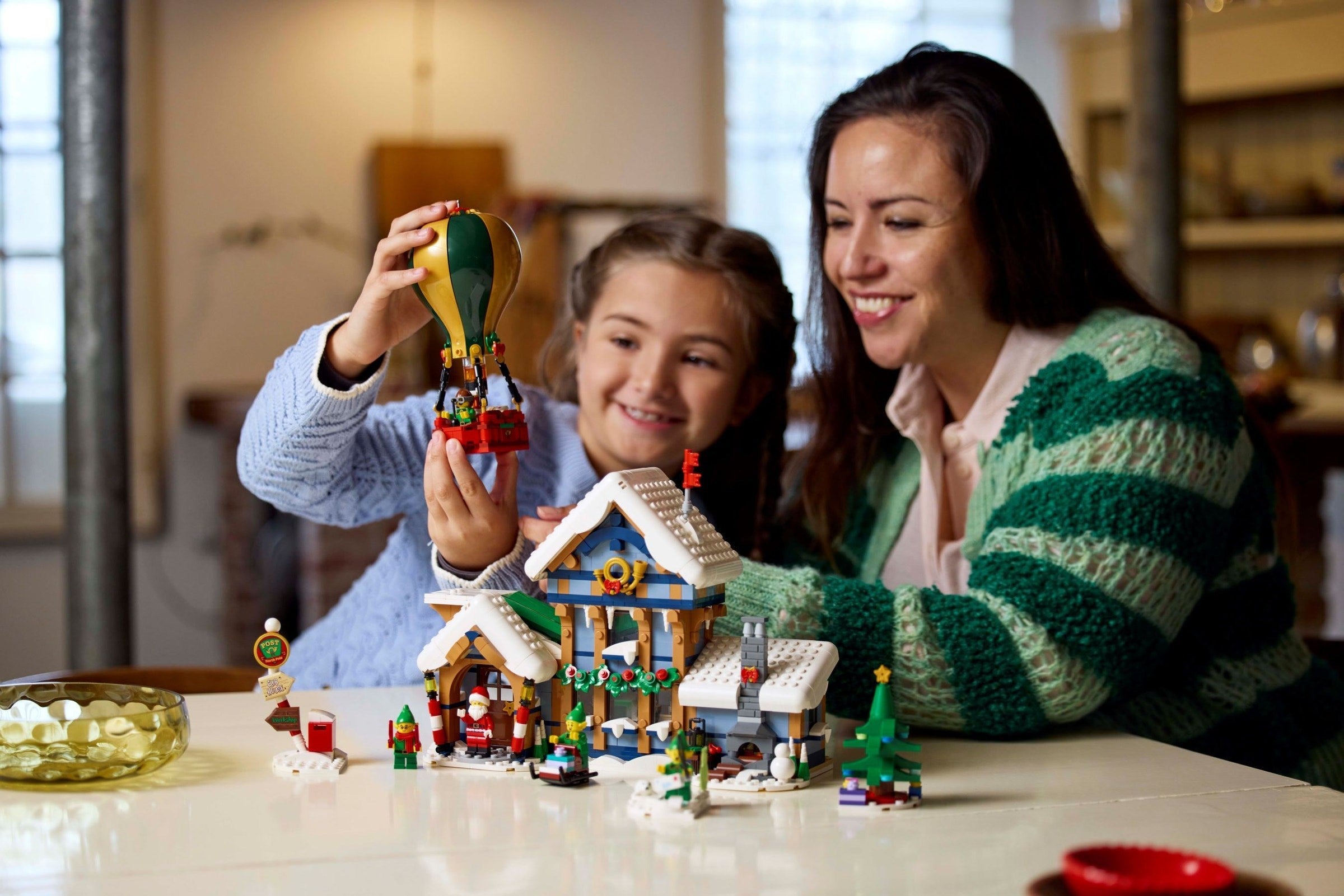 Santa's Post Office 10339 | Icons | LEGO – image 13