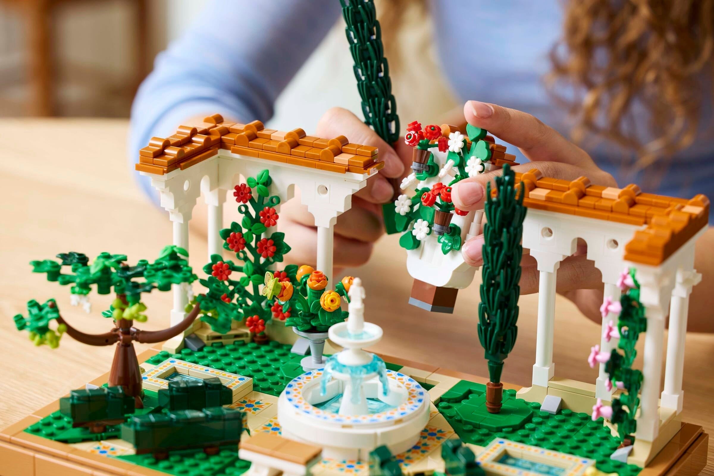 Fountain Garden 10359 | Icons | LEGO – image 5